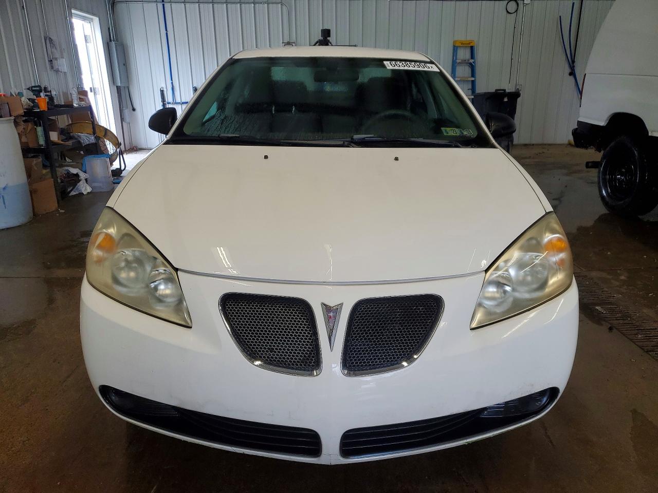 2007 Pontiac G6 Value Leader White vin: 1G2ZF58B274196748