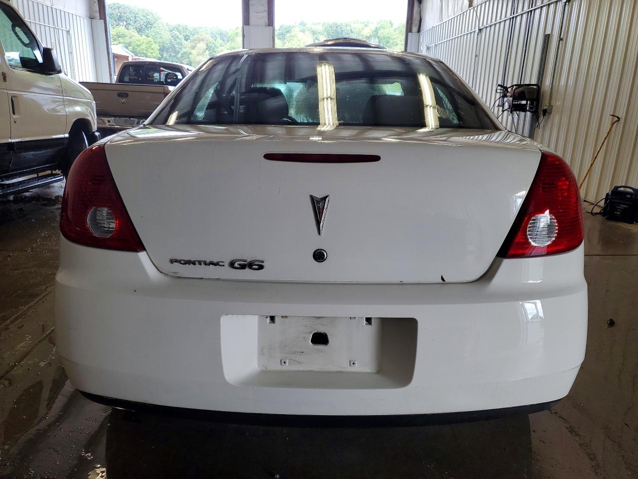 2007 Pontiac G6 Value Leader White vin: 1G2ZF58B274196748