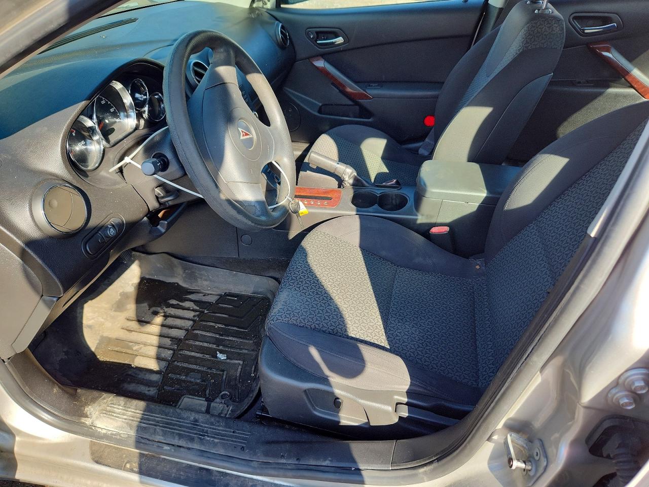2007 Pontiac G6 Value Leader Silver vin: 1G2ZF58B974261921