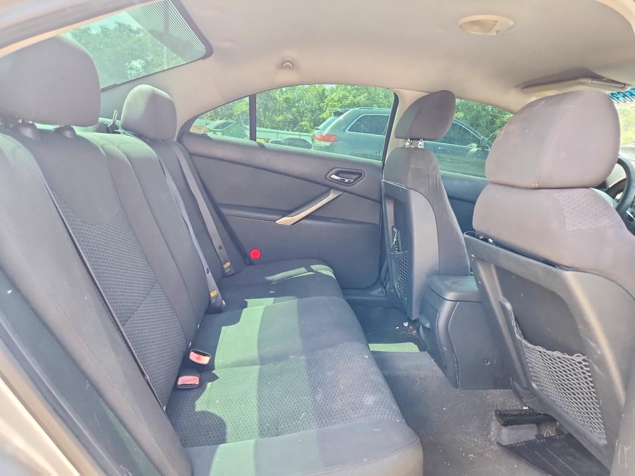 2005 Pontiac G6 Silver vin: 1G2ZG528254125217