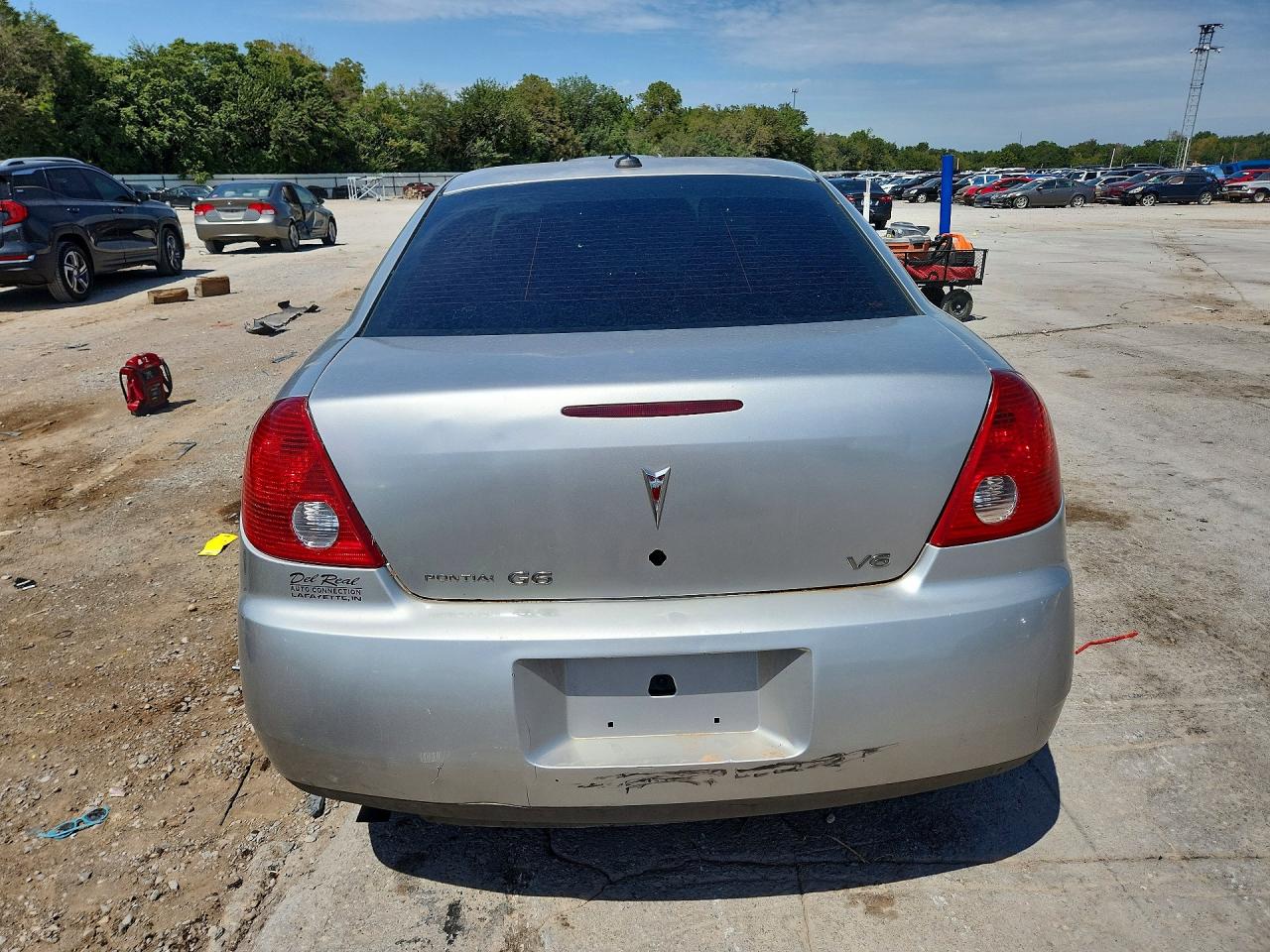 2005 Pontiac G6 Silver vin: 1G2ZG528254125217
