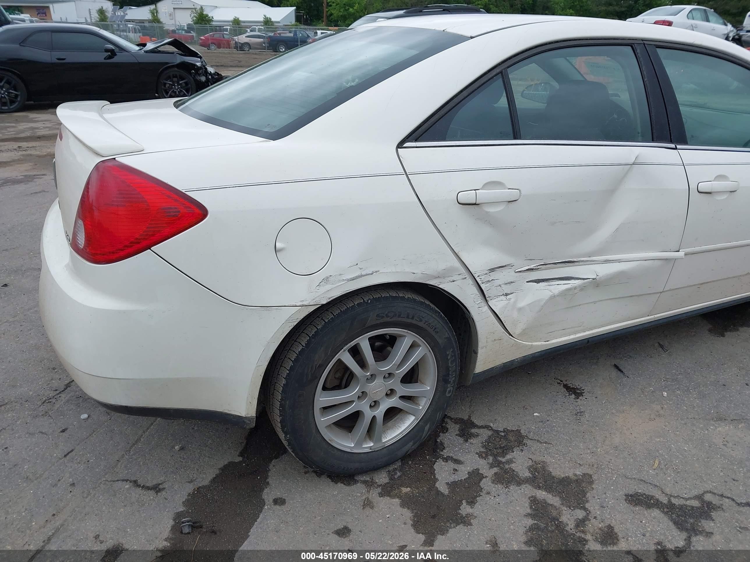 2006 Pontiac G6   White vin: 1G2ZG558264182725