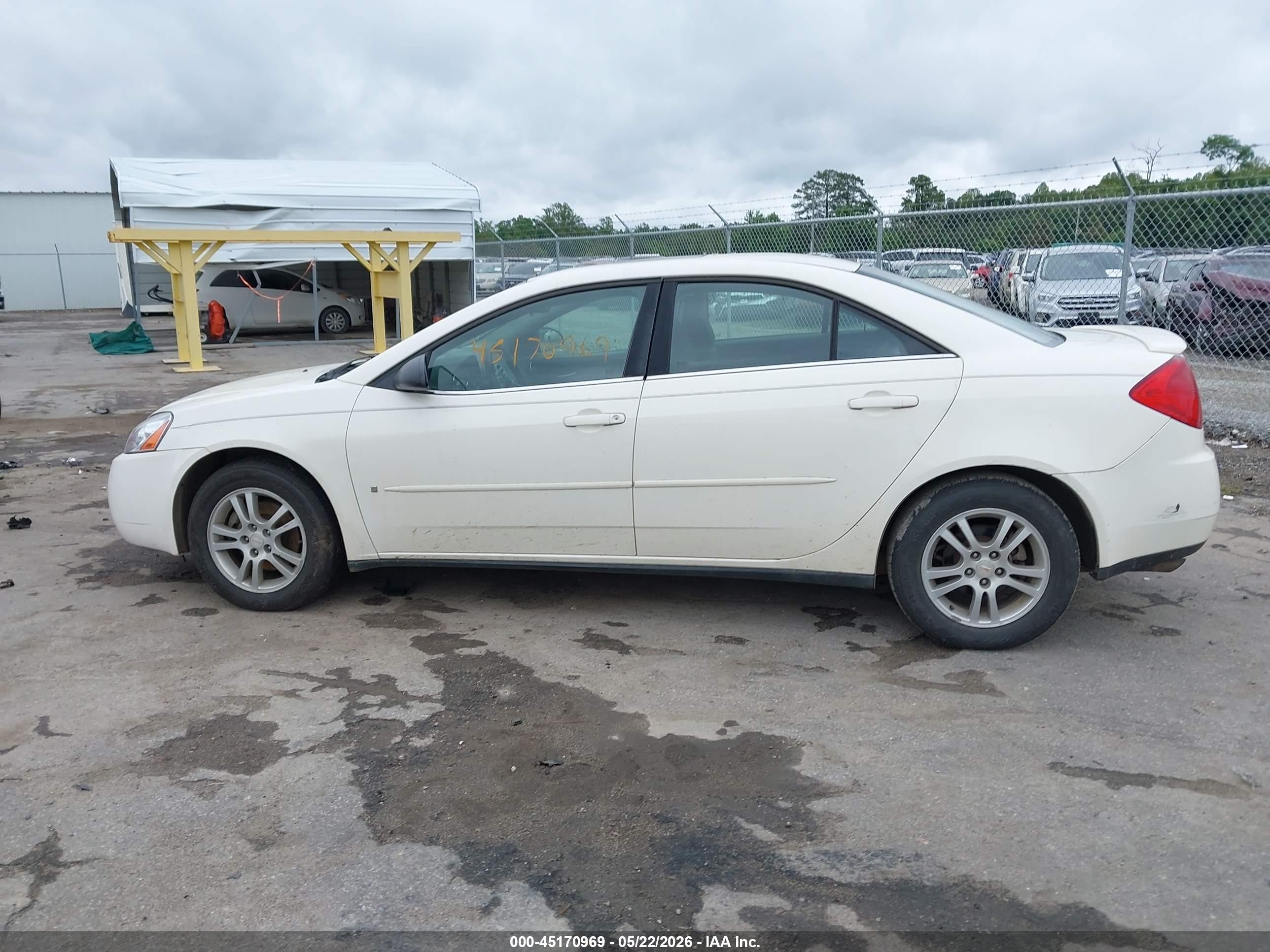 2006 Pontiac G6   White vin: 1G2ZG558264182725