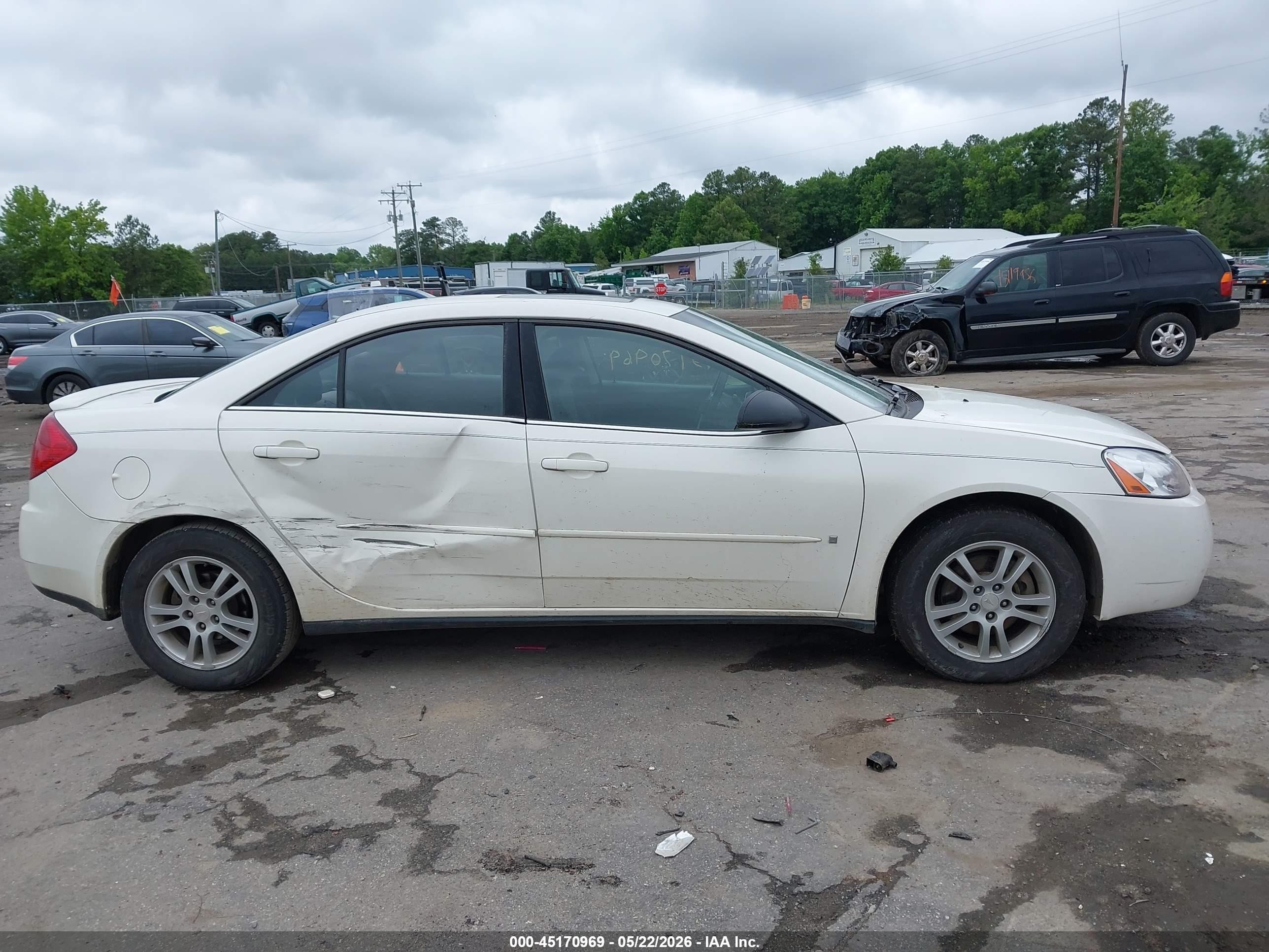 2006 Pontiac G6   White vin: 1G2ZG558264182725
