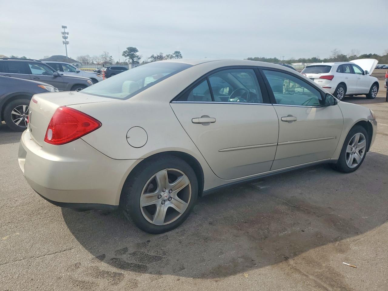 2009 Pontiac G6 Beige vin: 1G2ZG57B094133603