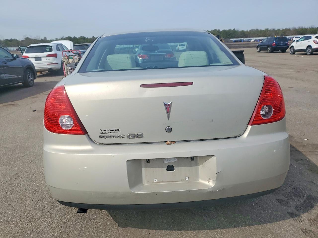 2009 Pontiac G6 Beige vin: 1G2ZG57B094133603