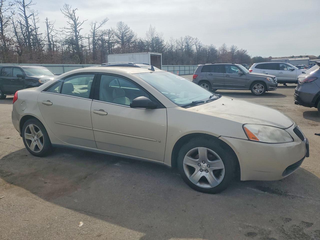 2009 Pontiac G6 Beige vin: 1G2ZG57B094133603
