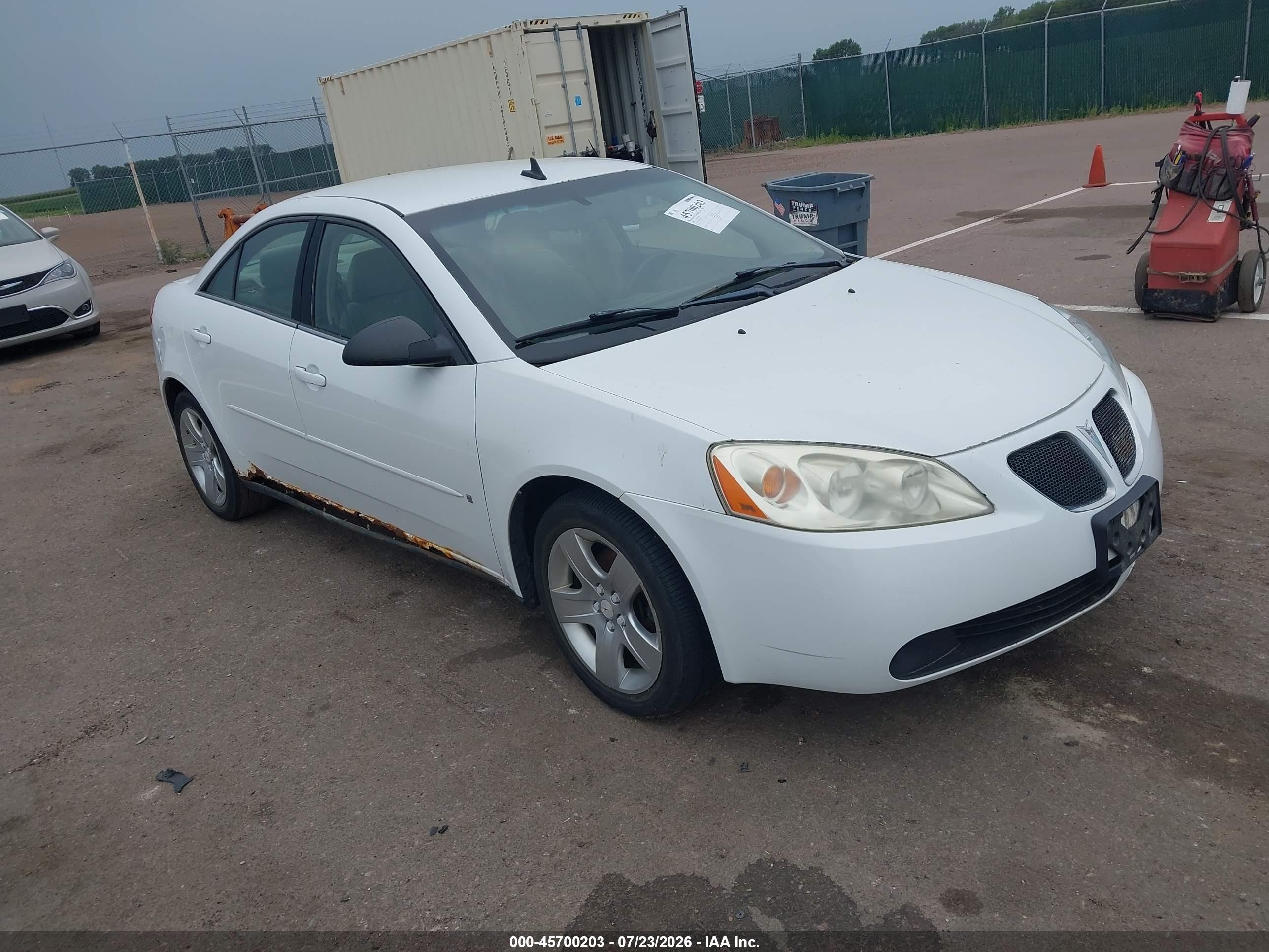 2009 Pontiac G6   White vin: 1G2ZG57B094219431