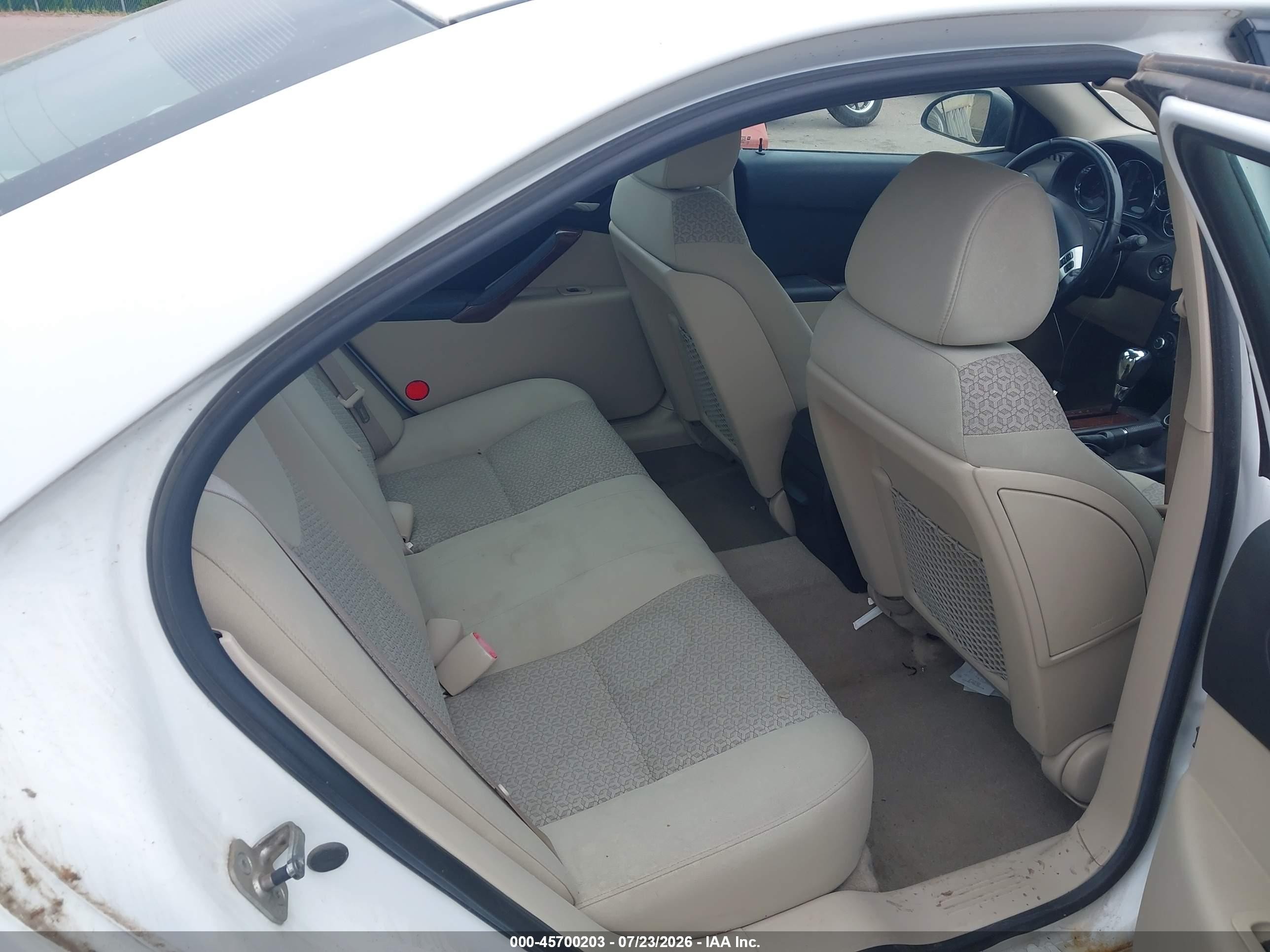 2009 Pontiac G6   White vin: 1G2ZG57B094219431