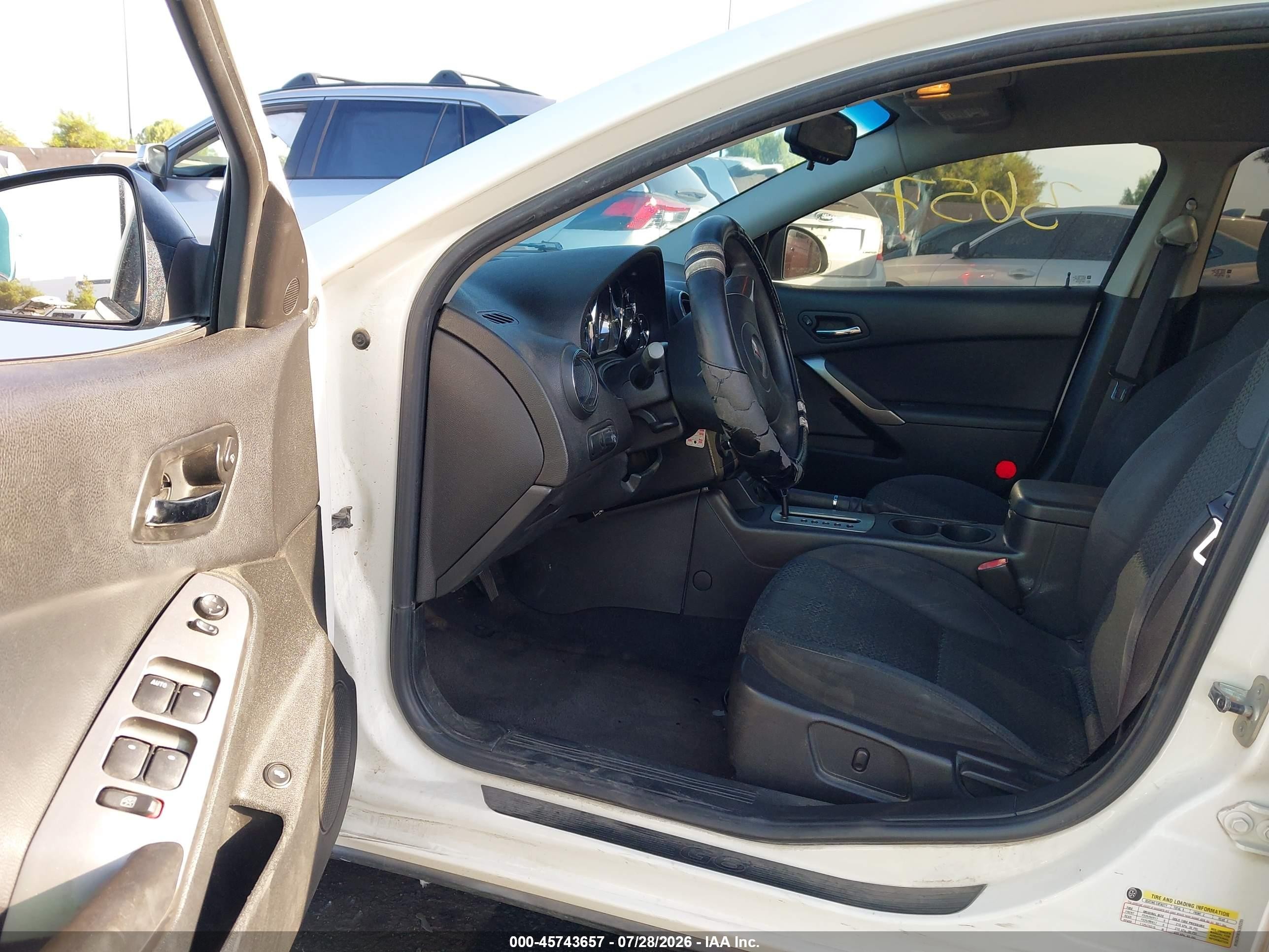 2008 Pontiac G6   White vin: 1G2ZG57B384235038