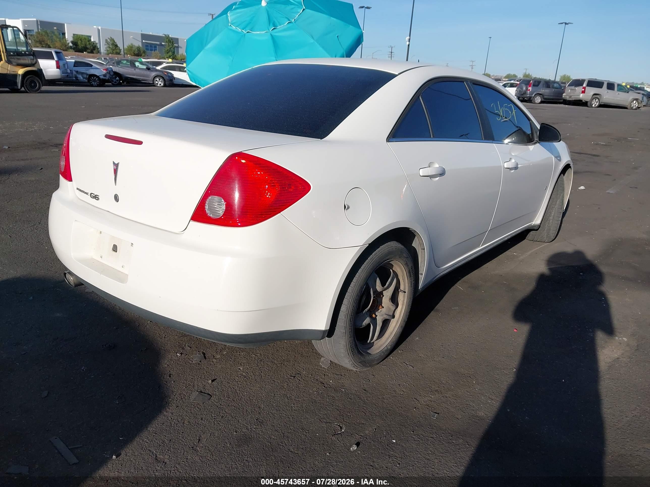 2008 Pontiac G6   White vin: 1G2ZG57B384235038