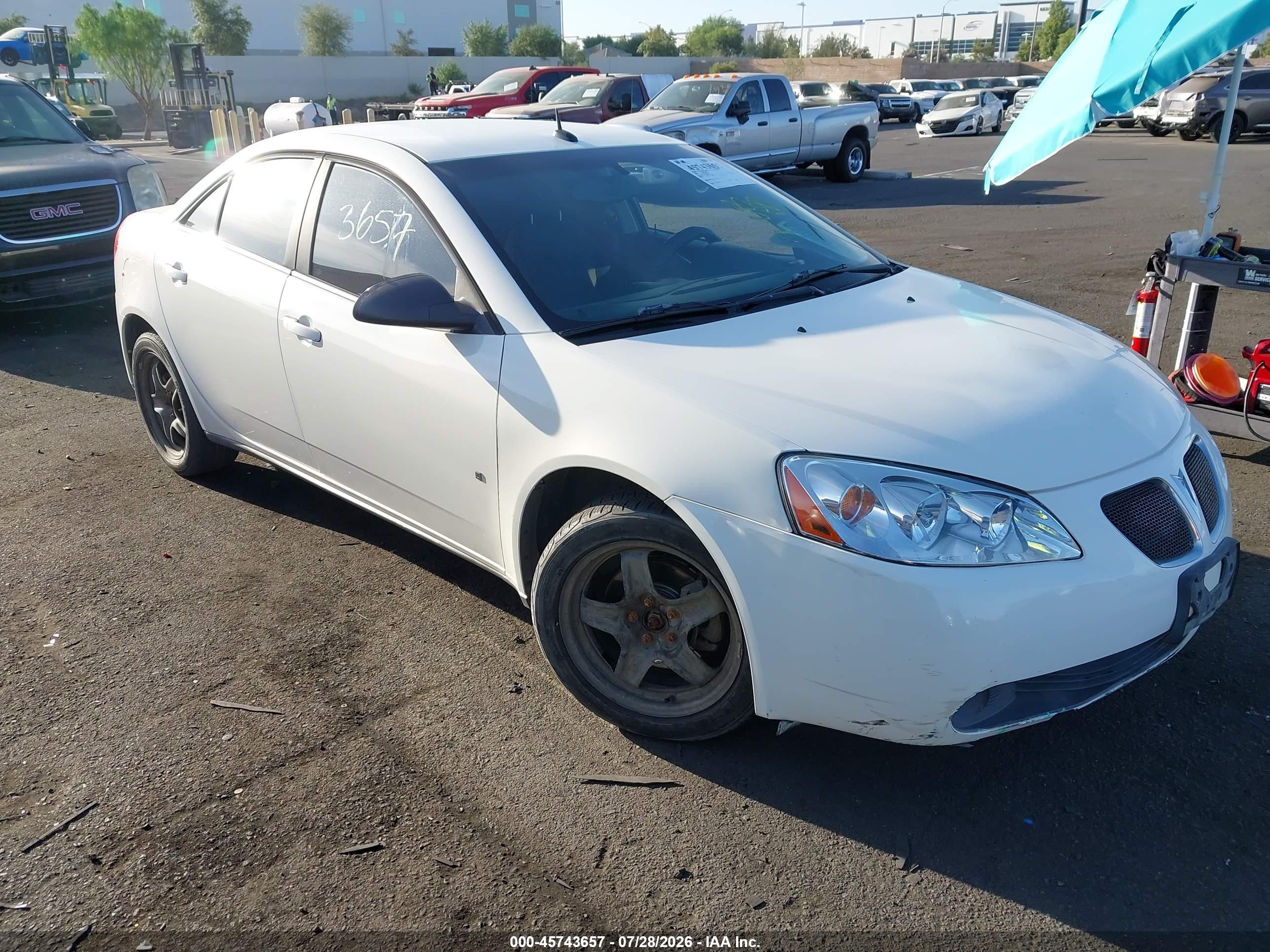 2008 Pontiac G6   White vin: 1G2ZG57B384235038