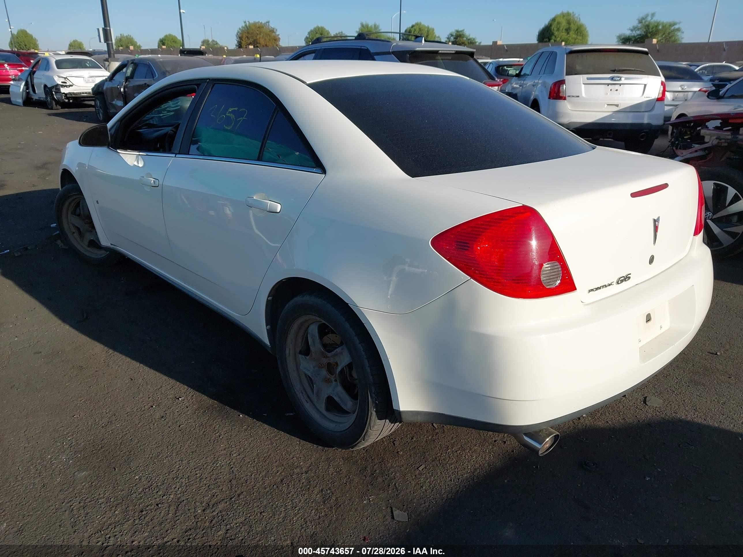 2008 Pontiac G6   White vin: 1G2ZG57B384235038