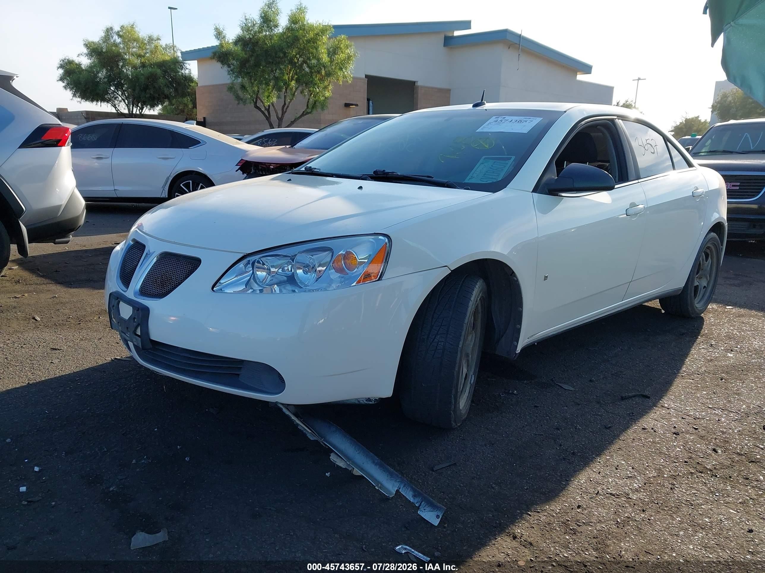 2008 Pontiac G6   White vin: 1G2ZG57B384235038