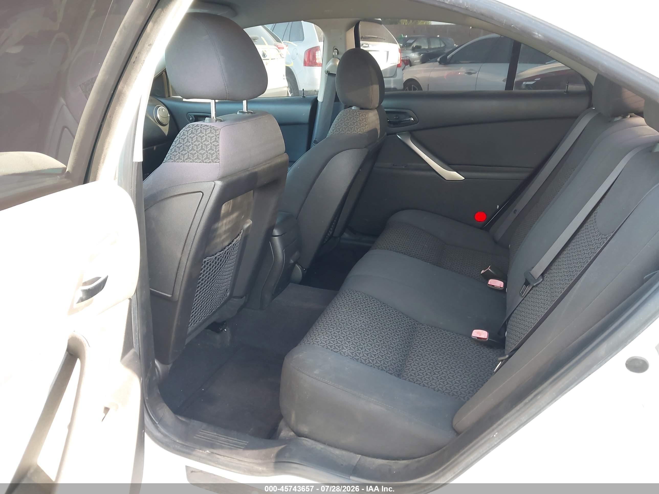 2008 Pontiac G6   White vin: 1G2ZG57B384235038