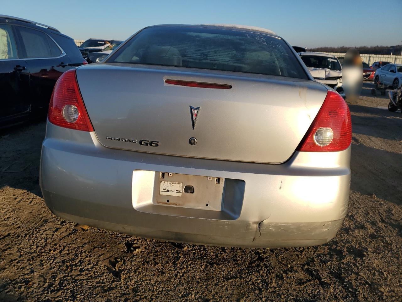 2008 Pontiac G6 Base Серебряный vin: 1G2ZG57B484211475