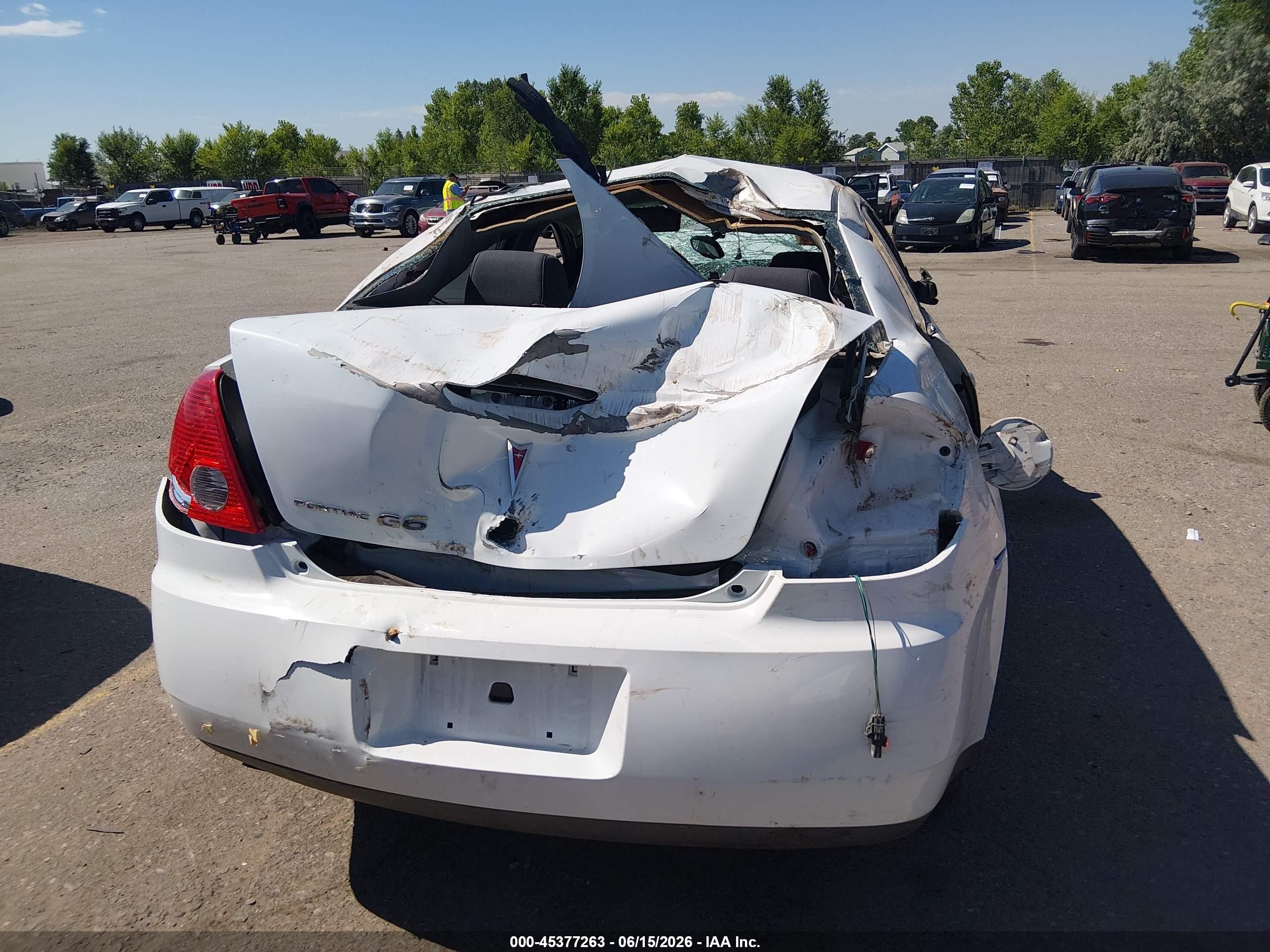 2009 Pontiac G6   White vin: 1G2ZG57B494114388