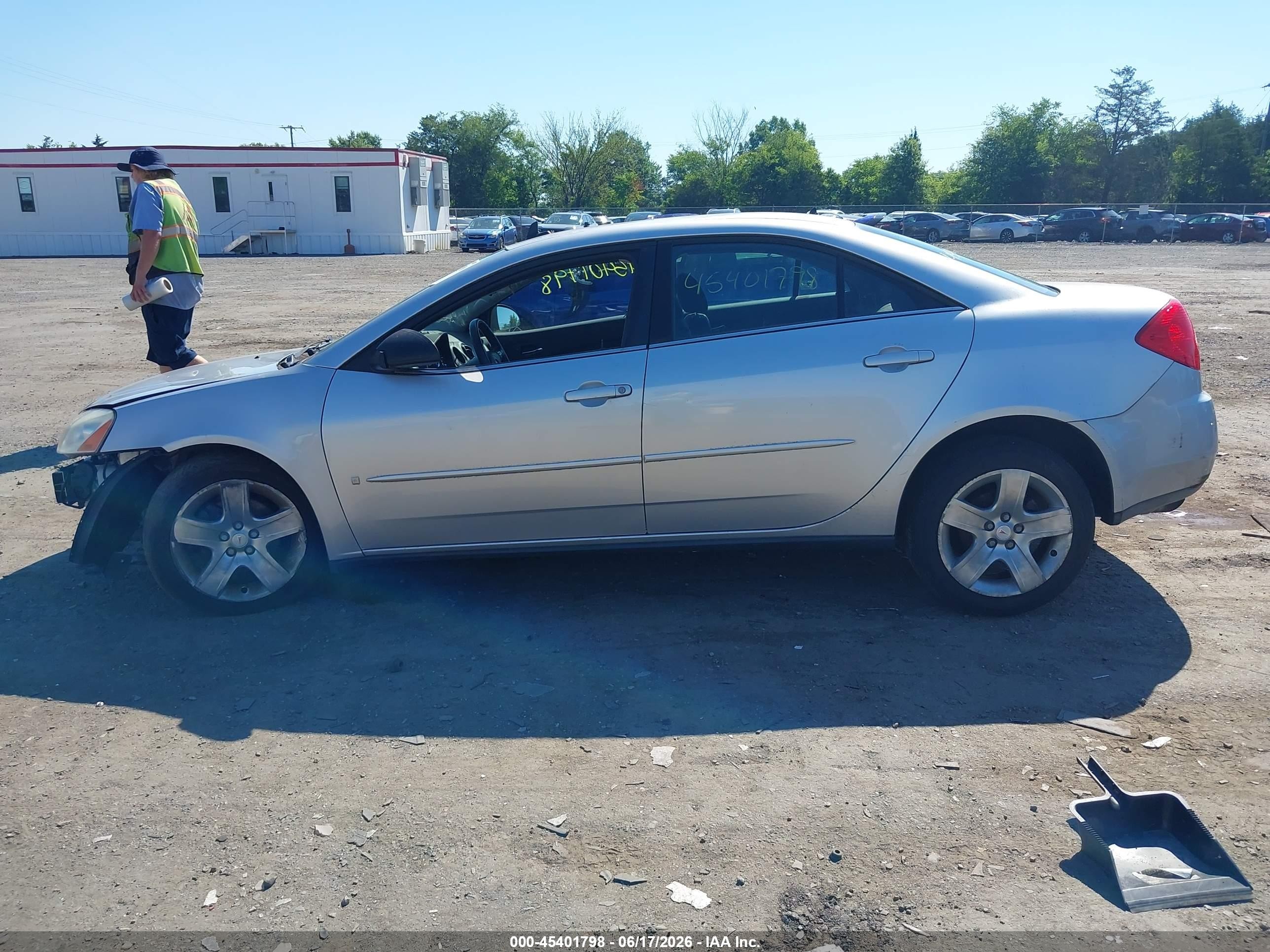 2009 Pontiac G6   Серебряный vin: 1G2ZG57B494170637