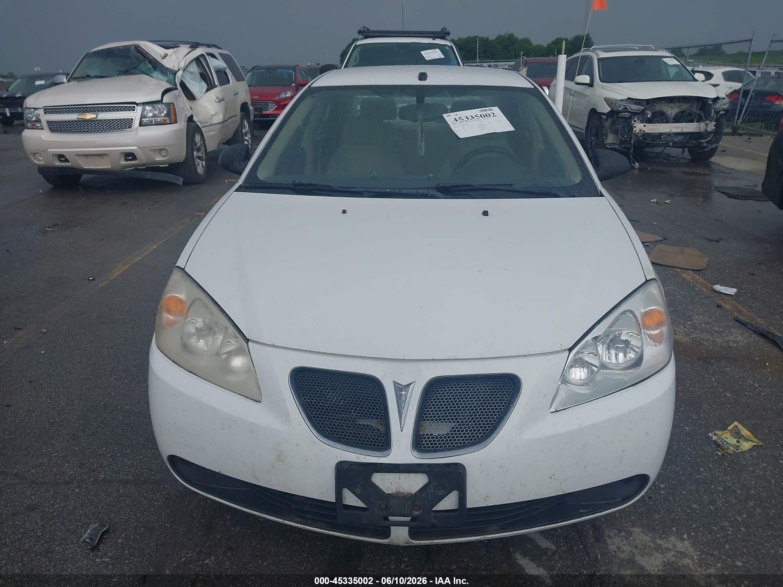 2009 Pontiac G6   White vin: 1G2ZG57B594196146