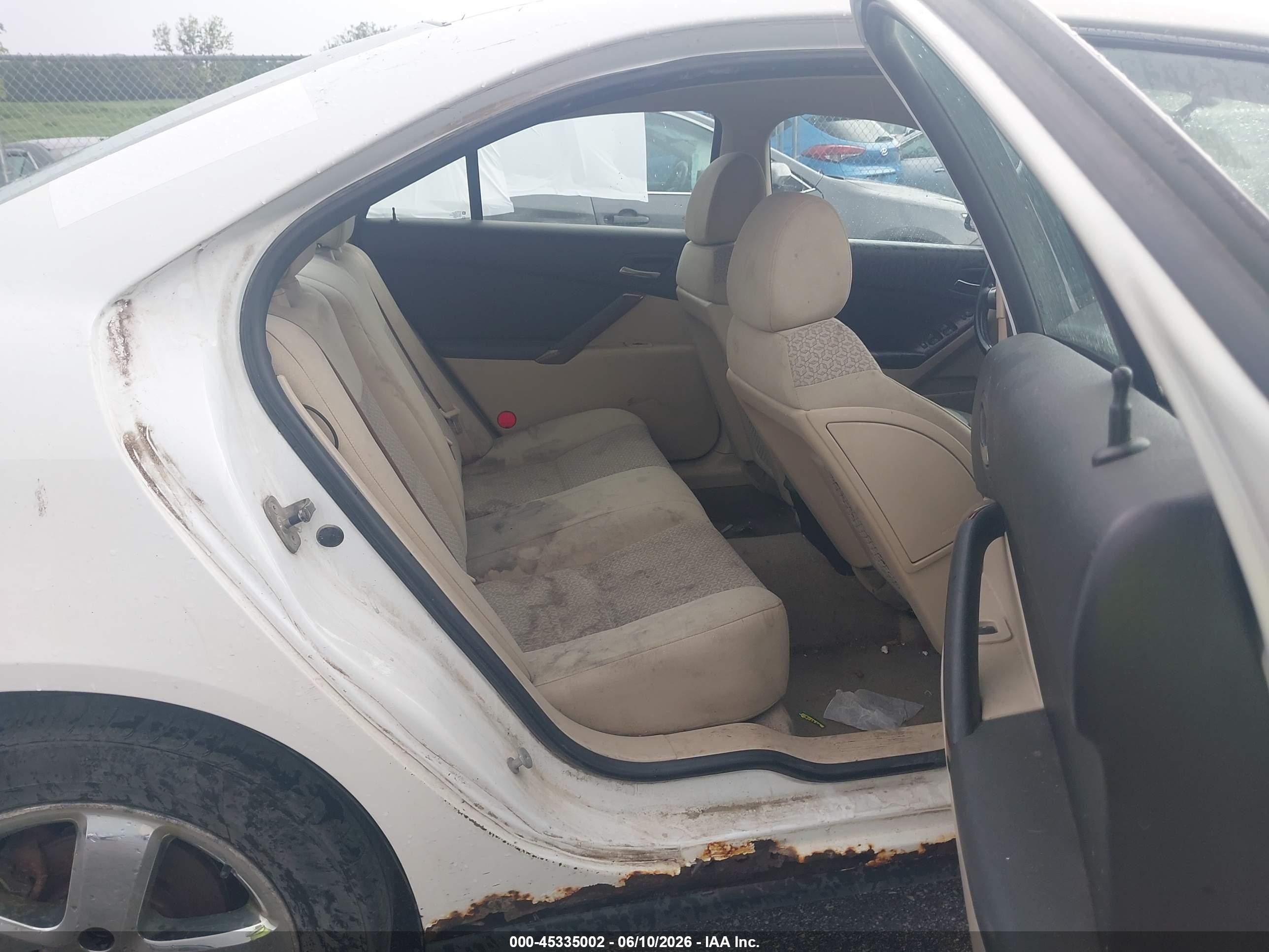 2009 Pontiac G6   White vin: 1G2ZG57B594196146