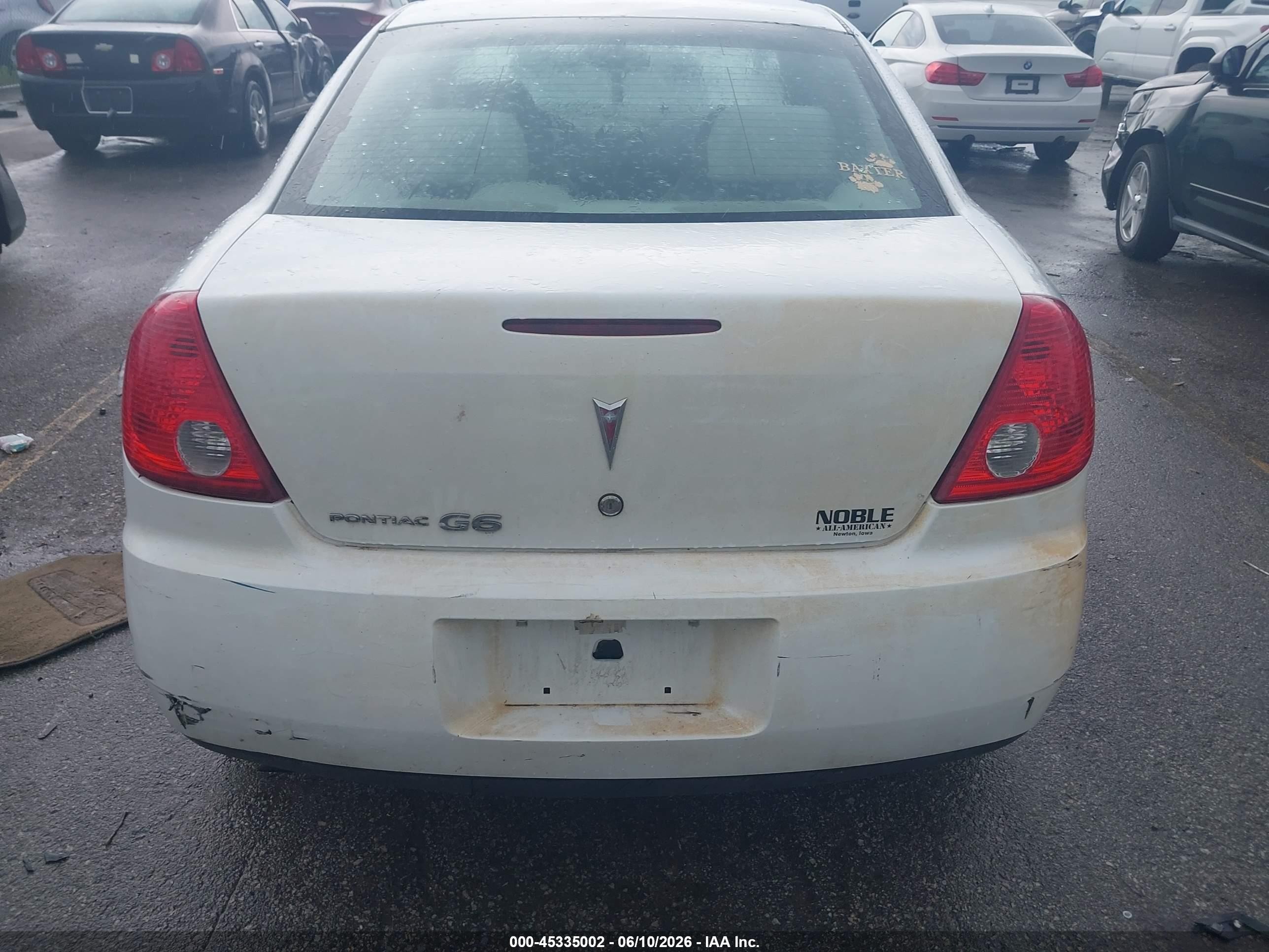 2009 Pontiac G6   White vin: 1G2ZG57B594196146