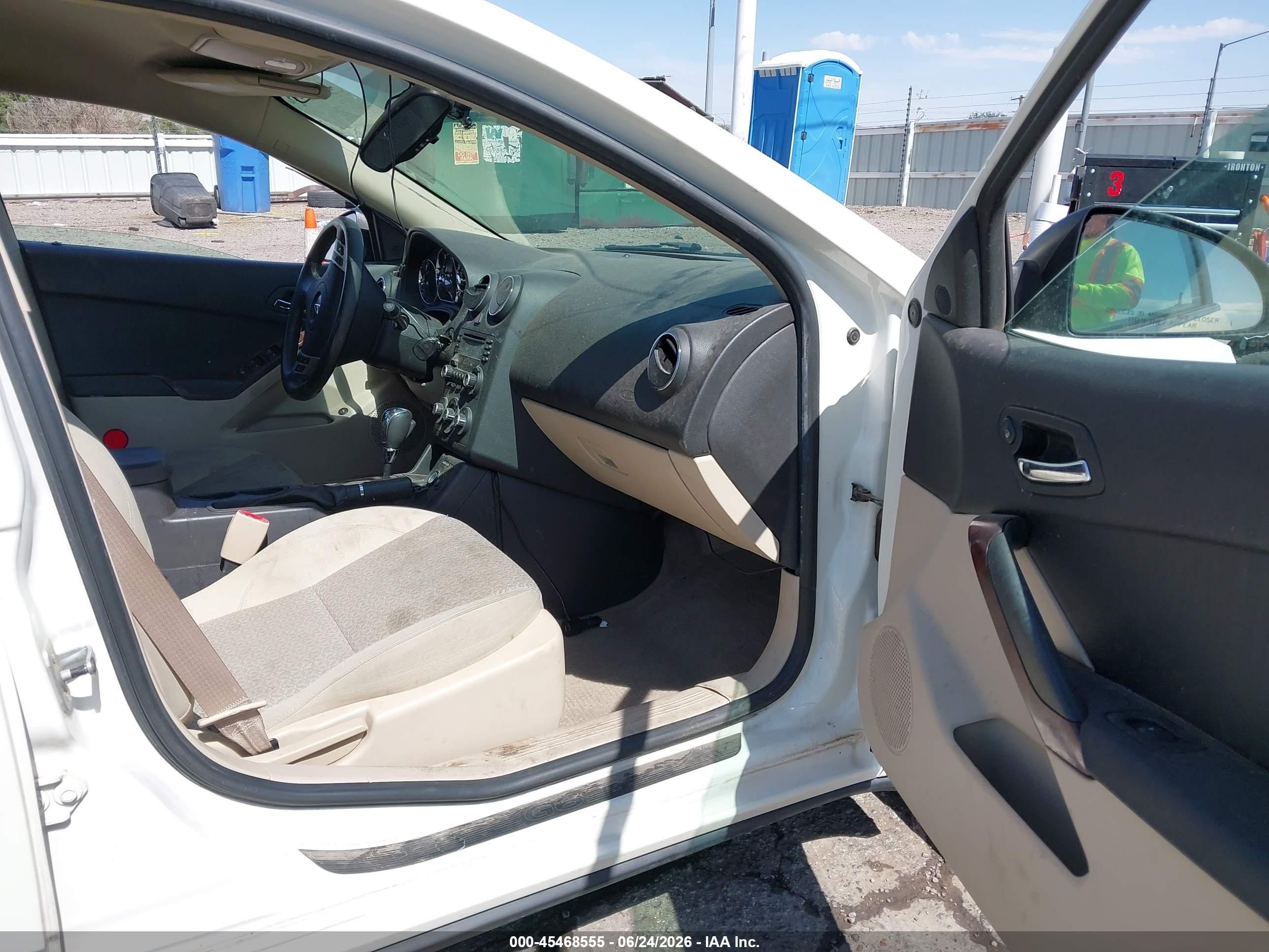 2008 Pontiac G6   White vin: 1G2ZG57B684265084