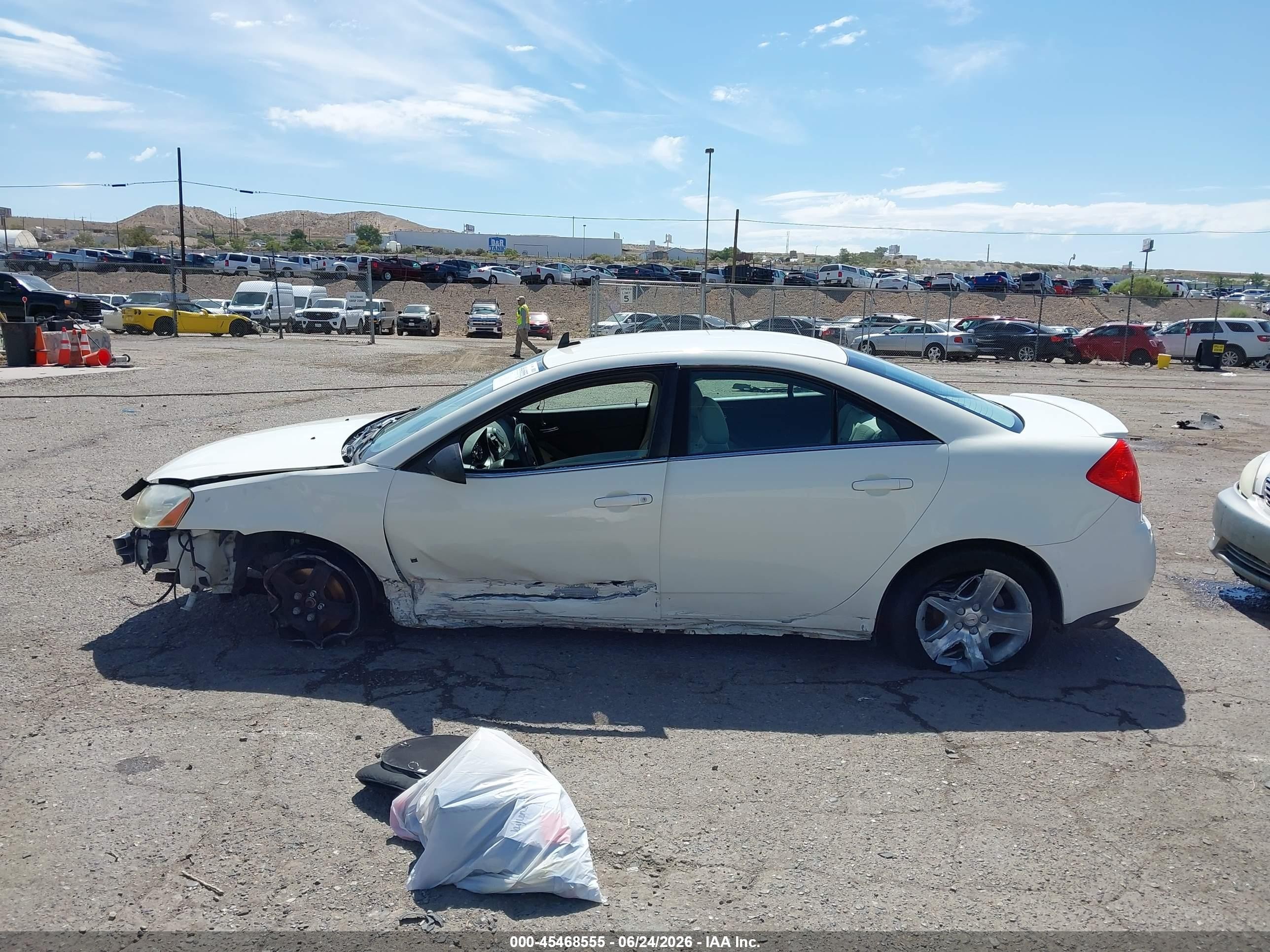 2008 Pontiac G6   White vin: 1G2ZG57B684265084