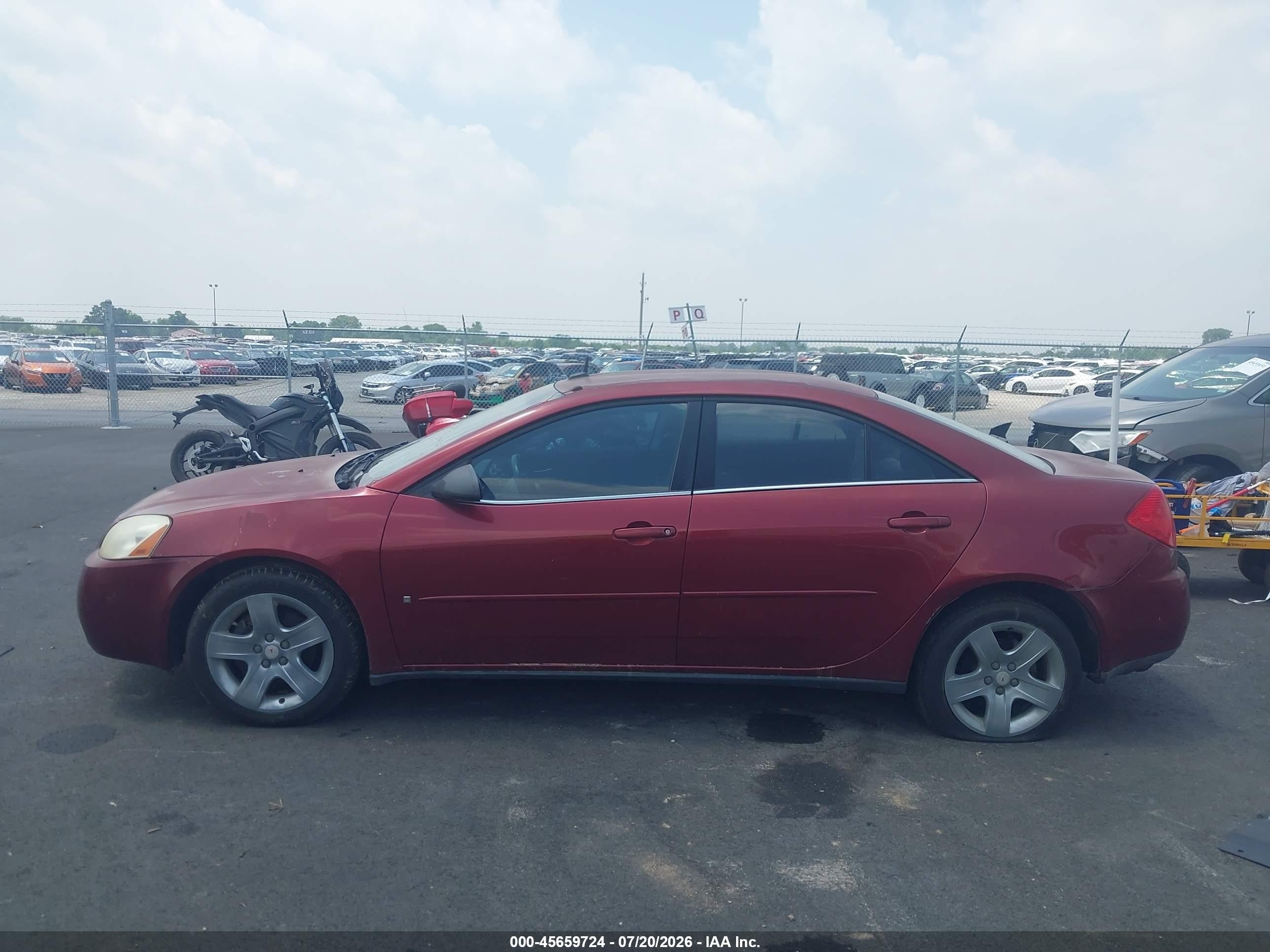 2008 Pontiac G6   Red vin: 1G2ZG57B784114321