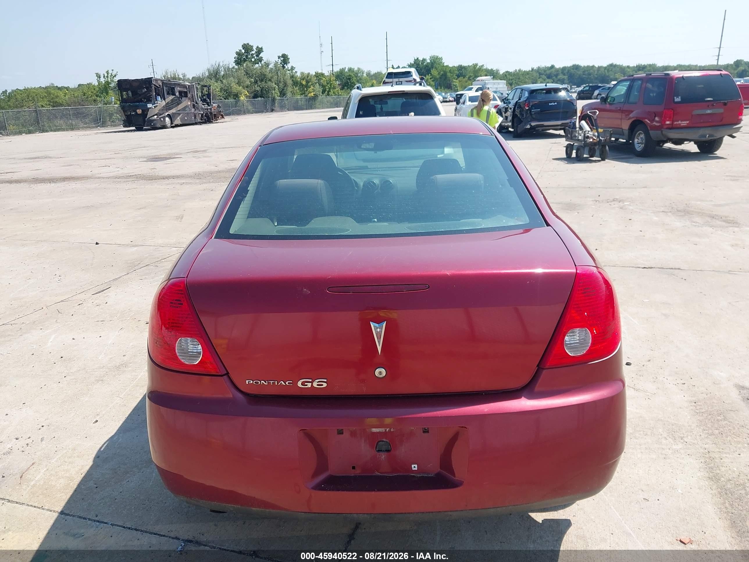 2009 Pontiac G6   Red vin: 1G2ZG57B894211156