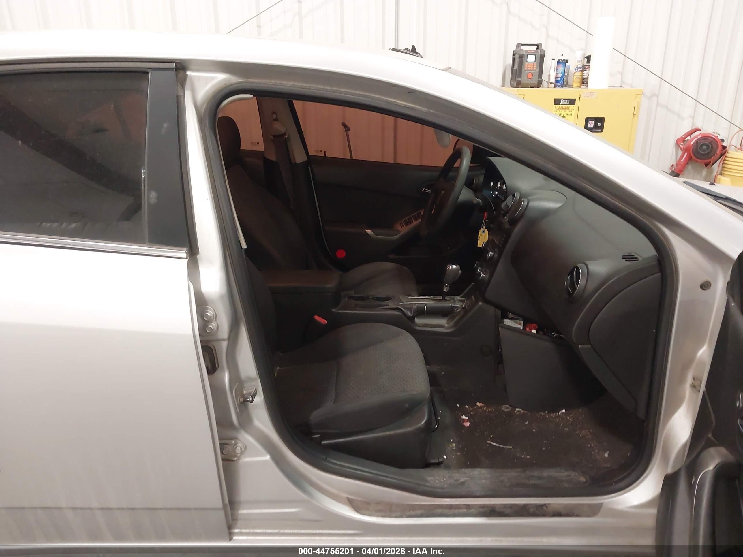 2009 Pontiac G6   Silver vin: 1G2ZG57B894212100