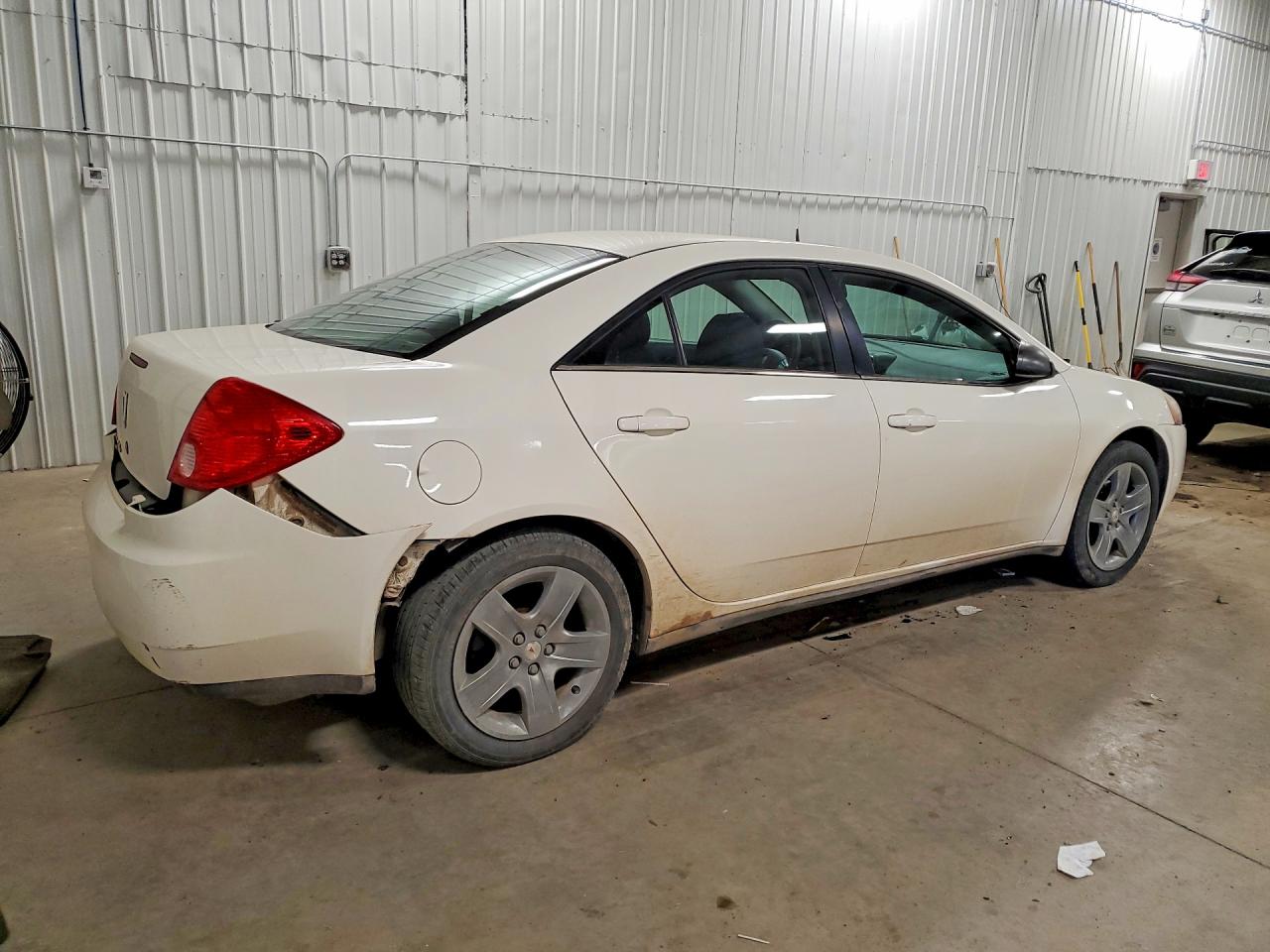 2008 Pontiac G6 Base White vin: 1G2ZG57B984172544