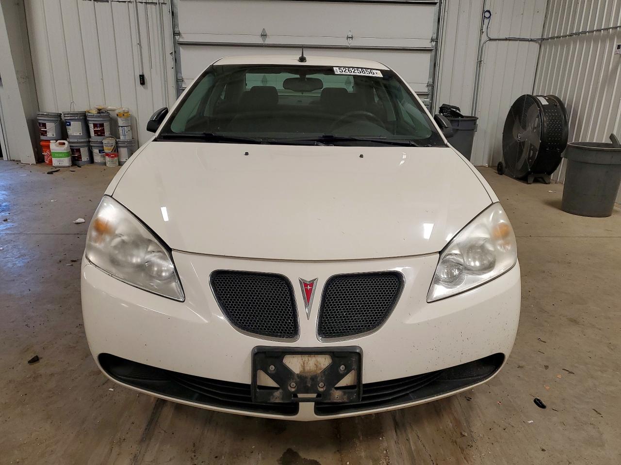 2008 Pontiac G6 Base White vin: 1G2ZG57B984172544