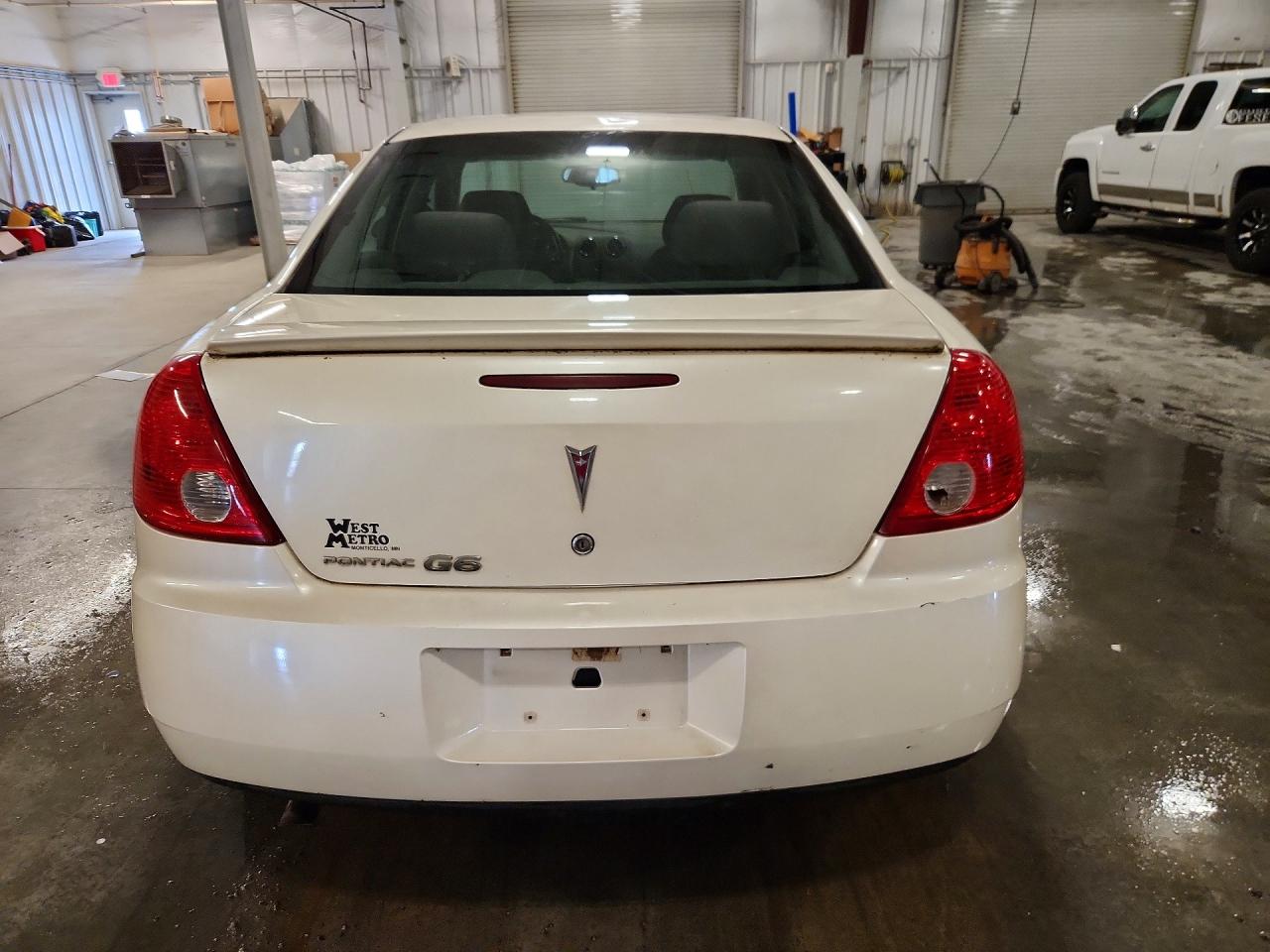 2009 Pontiac G6 White vin: 1G2ZG57B994159388