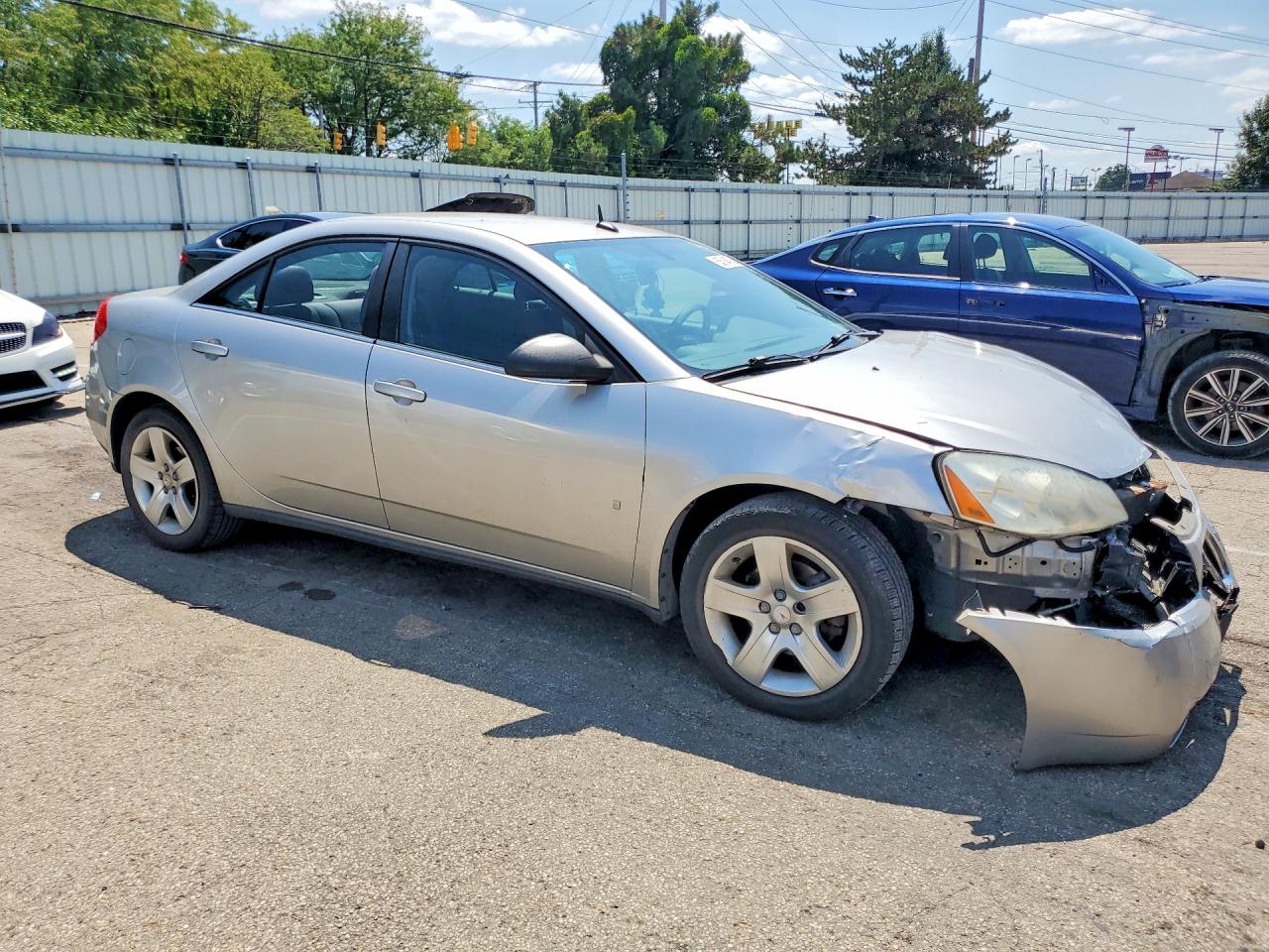 2008 Pontiac G6 Base Silver vin: 1G2ZG57BX84232136