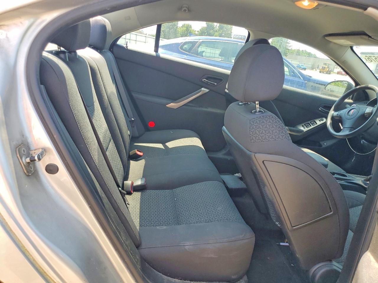 2008 Pontiac G6 Base Silver vin: 1G2ZG57BX84232136