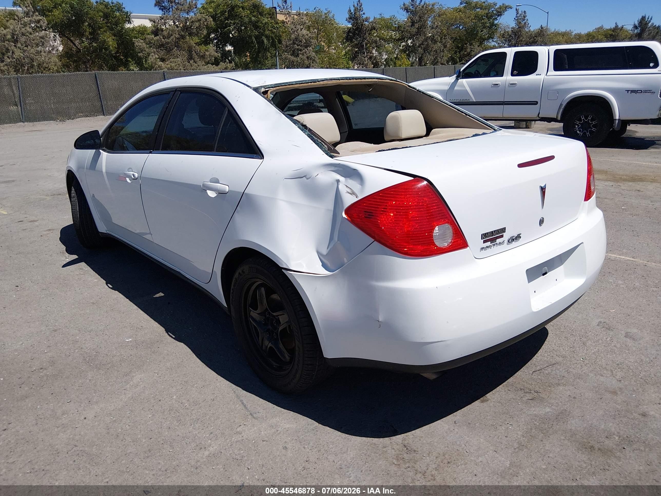 2009 Pontiac G6   White vin: 1G2ZG57BX94176281