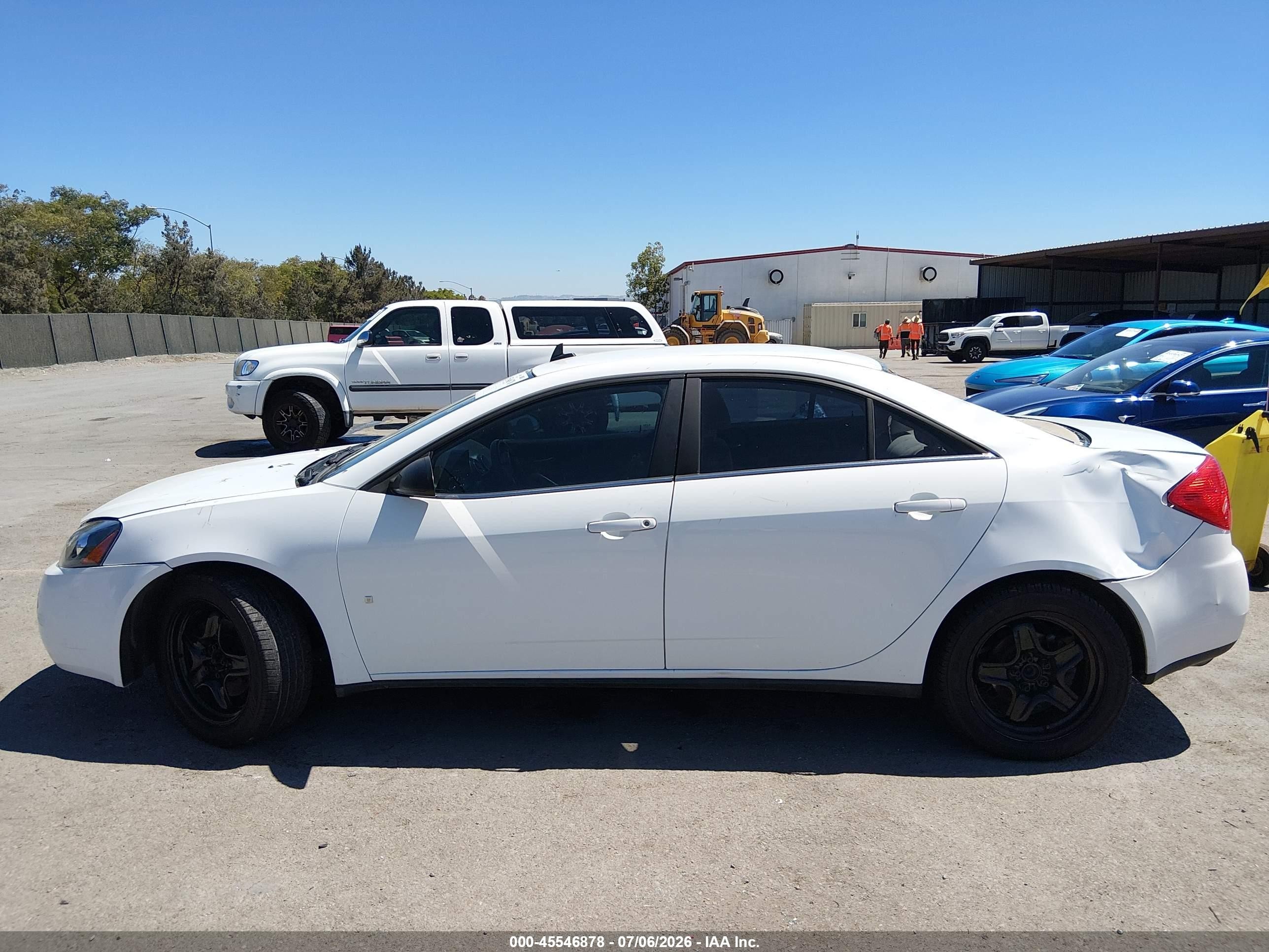 2009 Pontiac G6   White vin: 1G2ZG57BX94176281