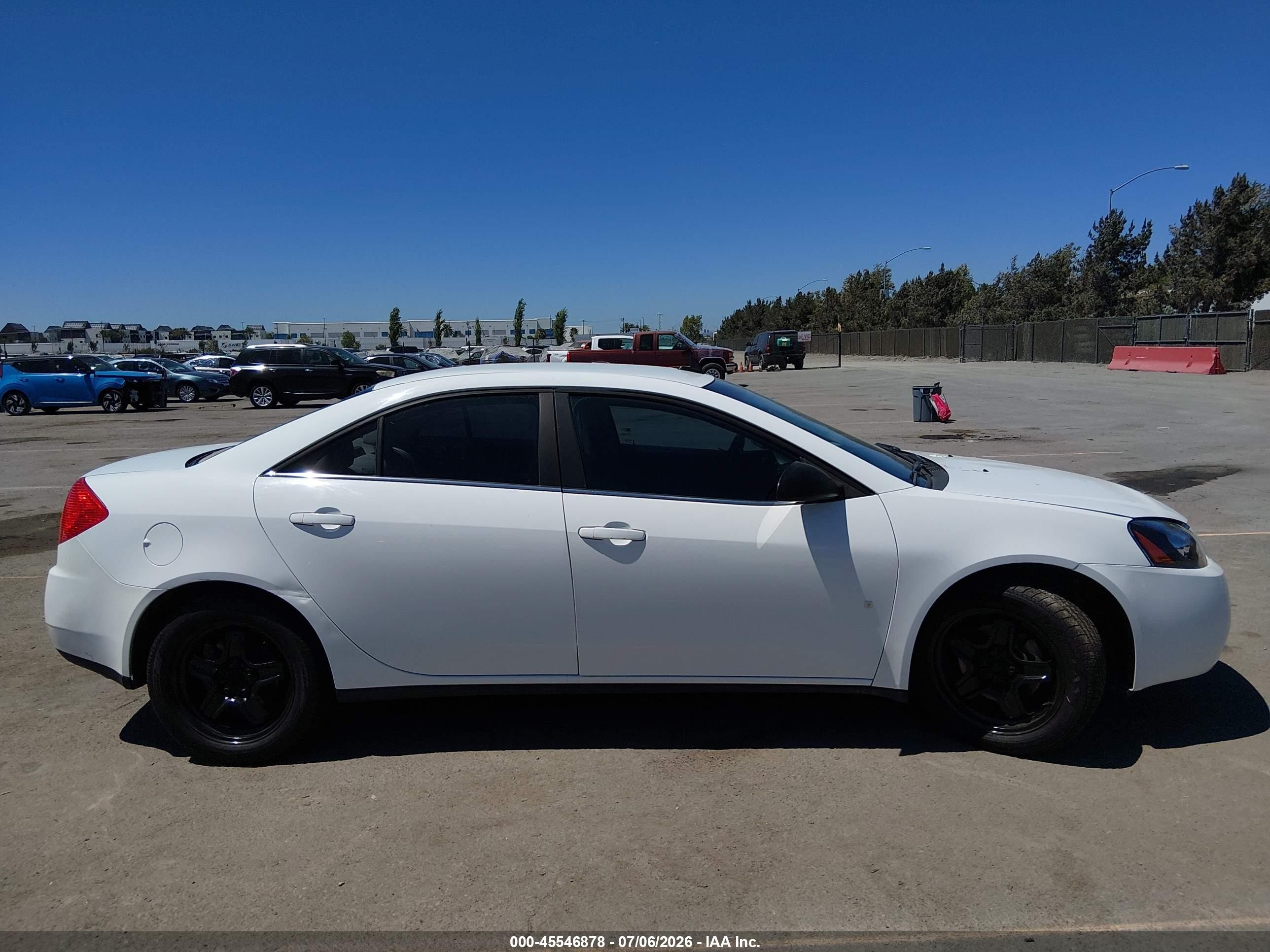 2009 Pontiac G6   White vin: 1G2ZG57BX94176281