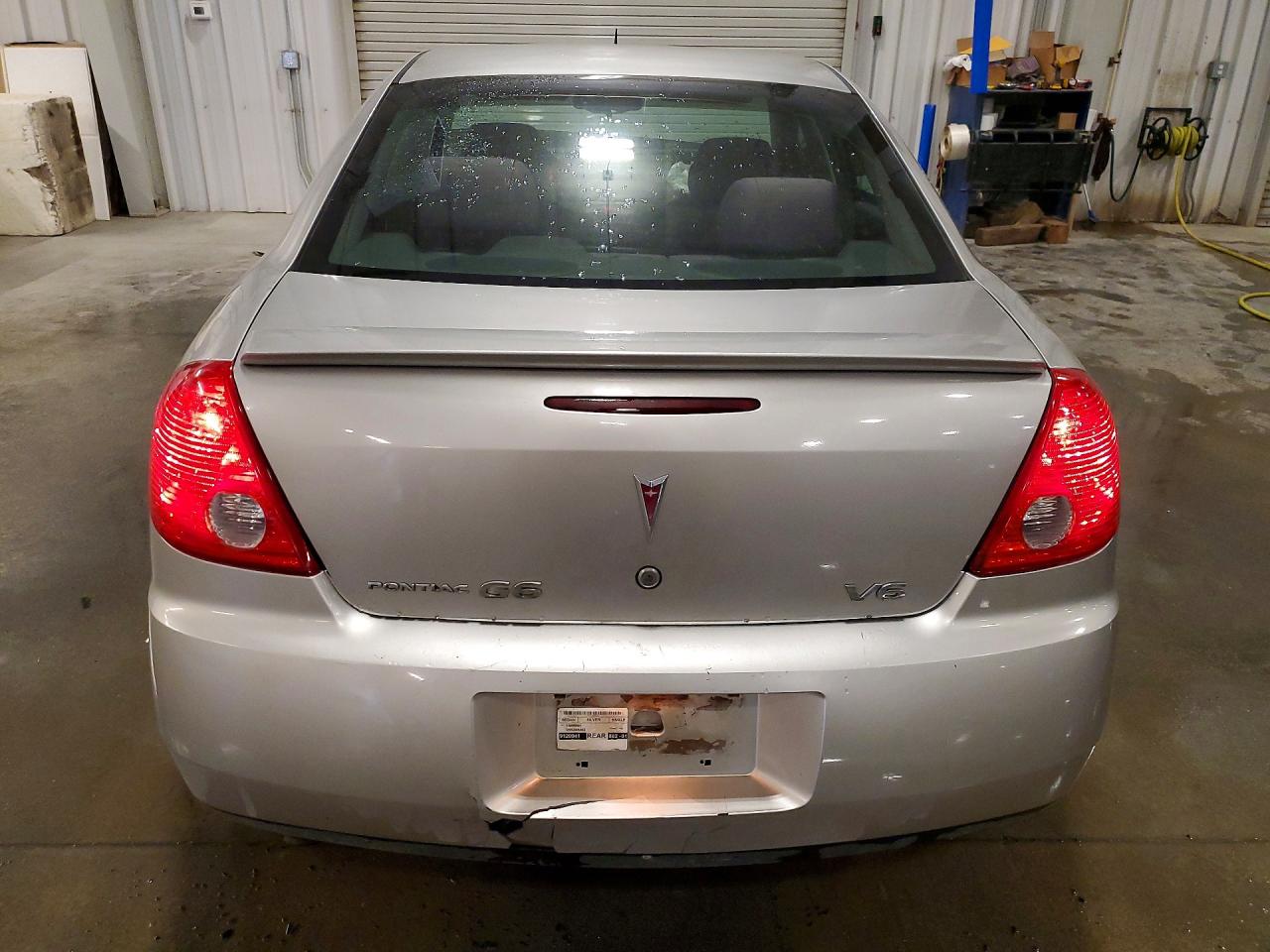 2008 Pontiac G6 Base Silver vin: 1G2ZG57N184158891