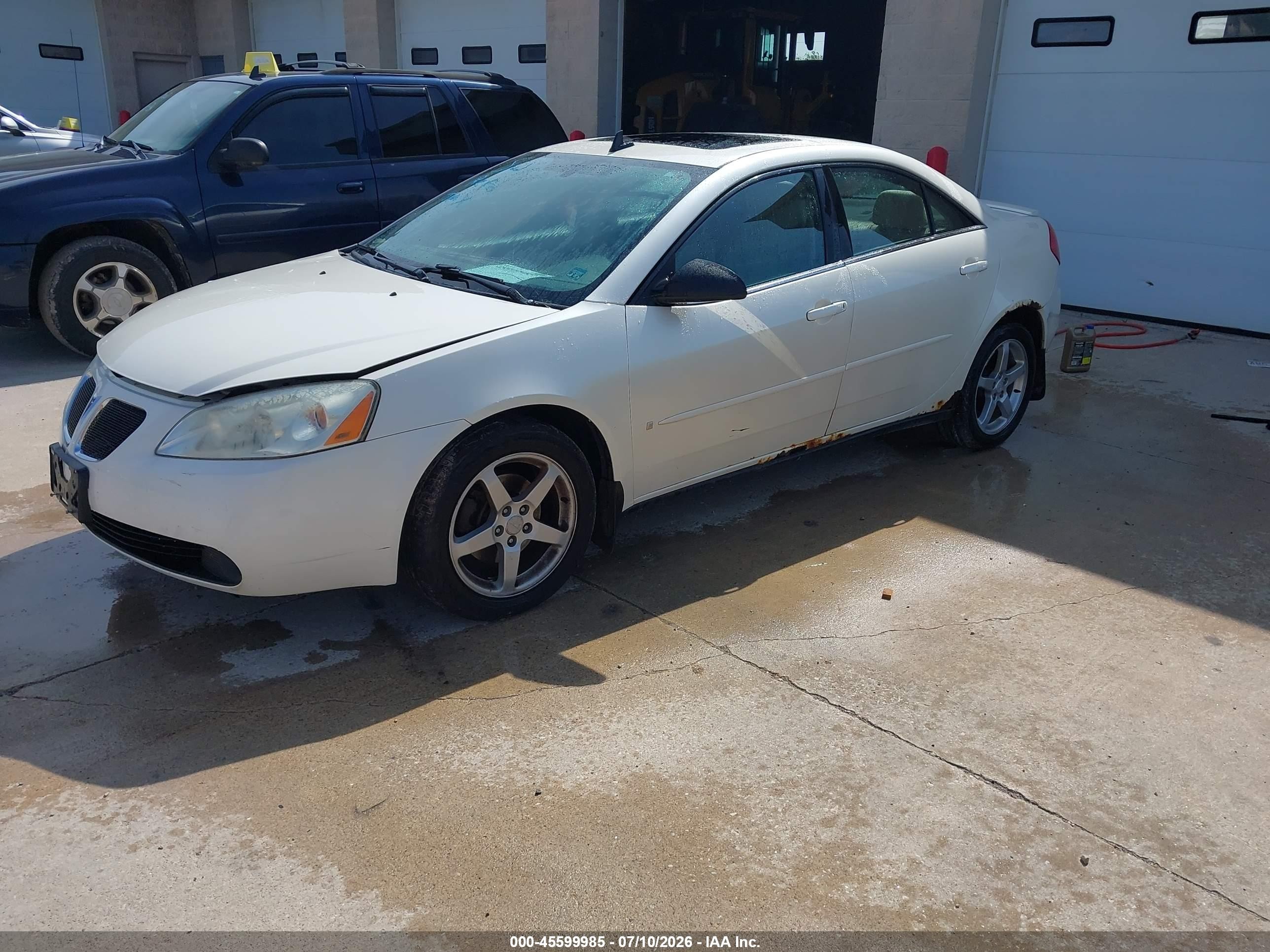 2009 Pontiac G6   White vin: 1G2ZG57N694150223