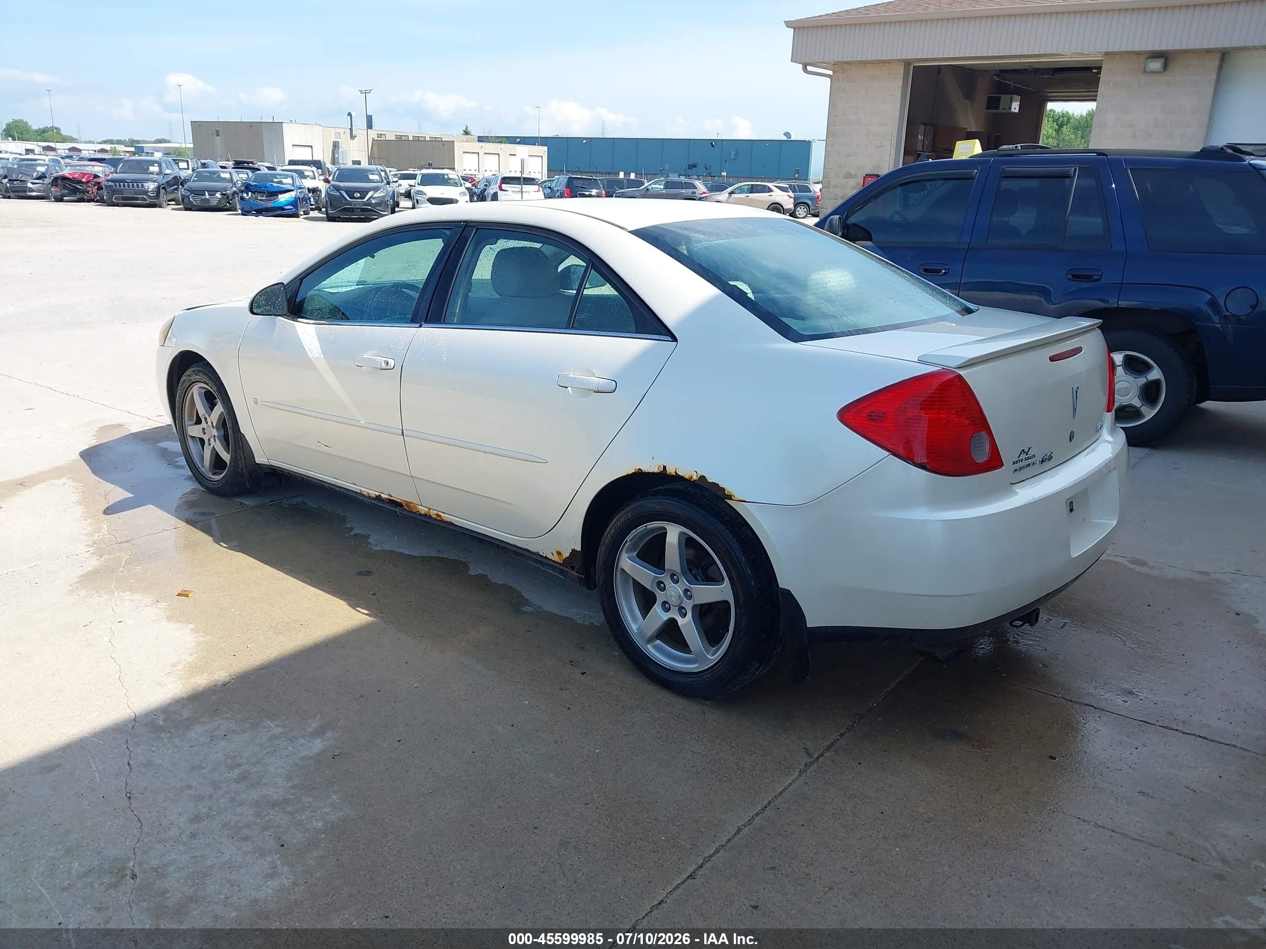 2009 Pontiac G6   White vin: 1G2ZG57N694150223