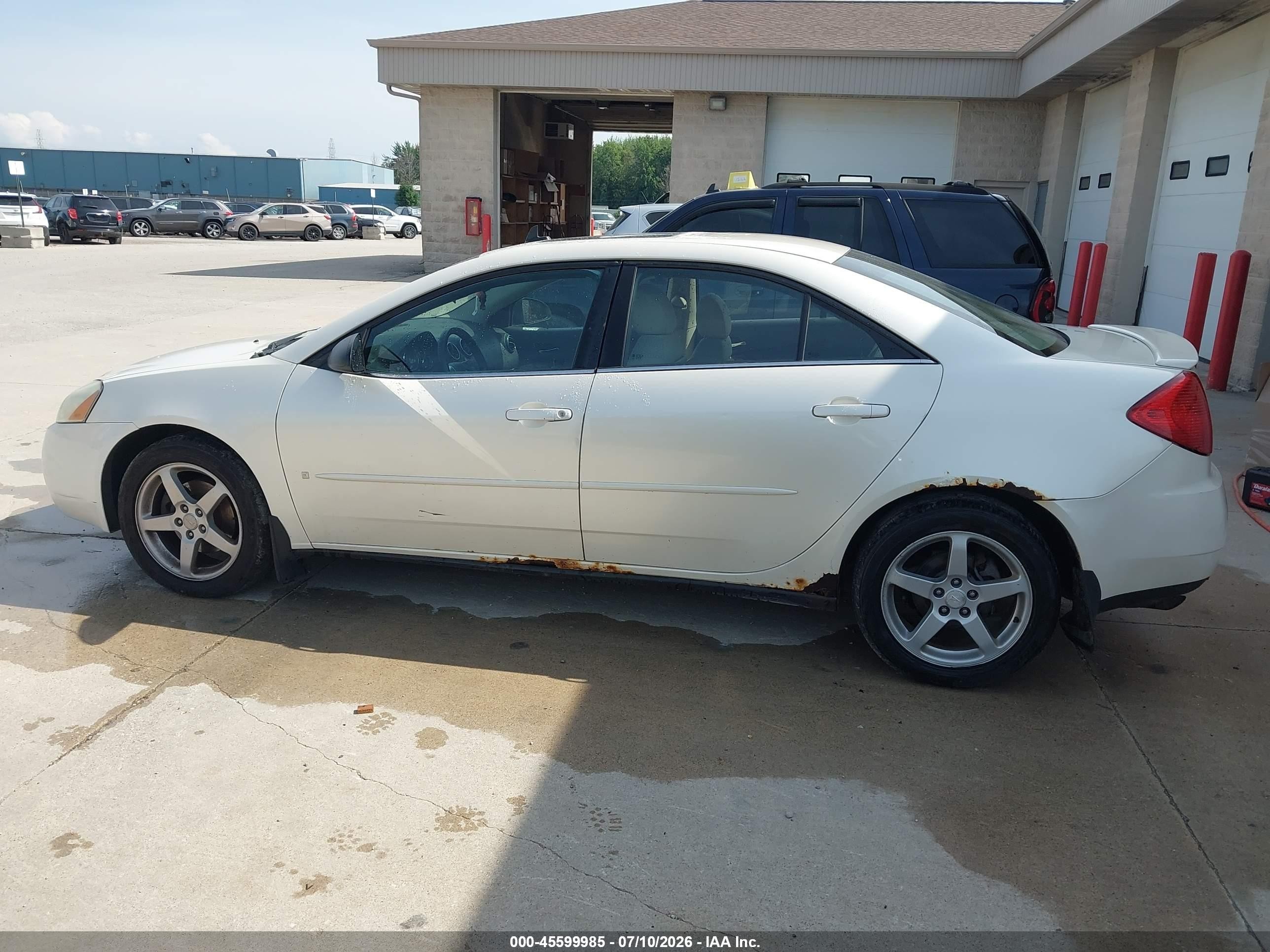 2009 Pontiac G6   White vin: 1G2ZG57N694150223