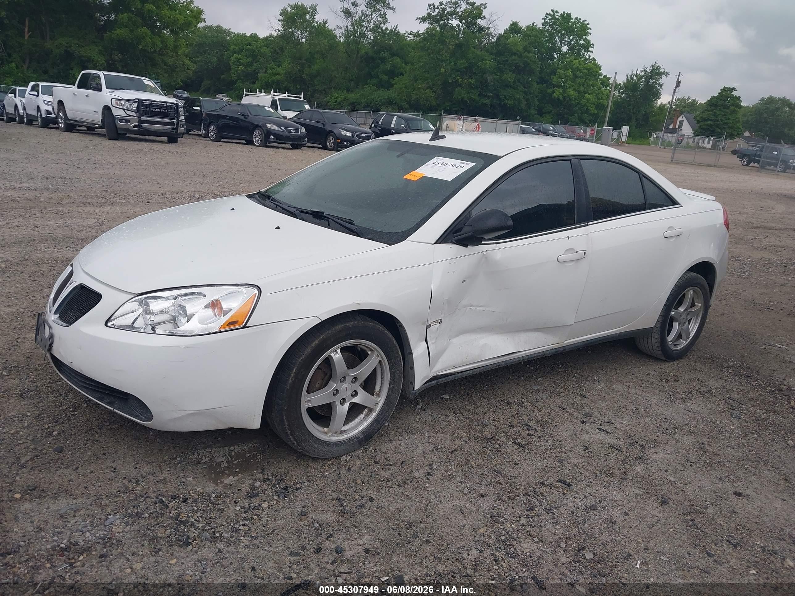 2009 Pontiac G6   Белый vin: 1G2ZG57N694227480