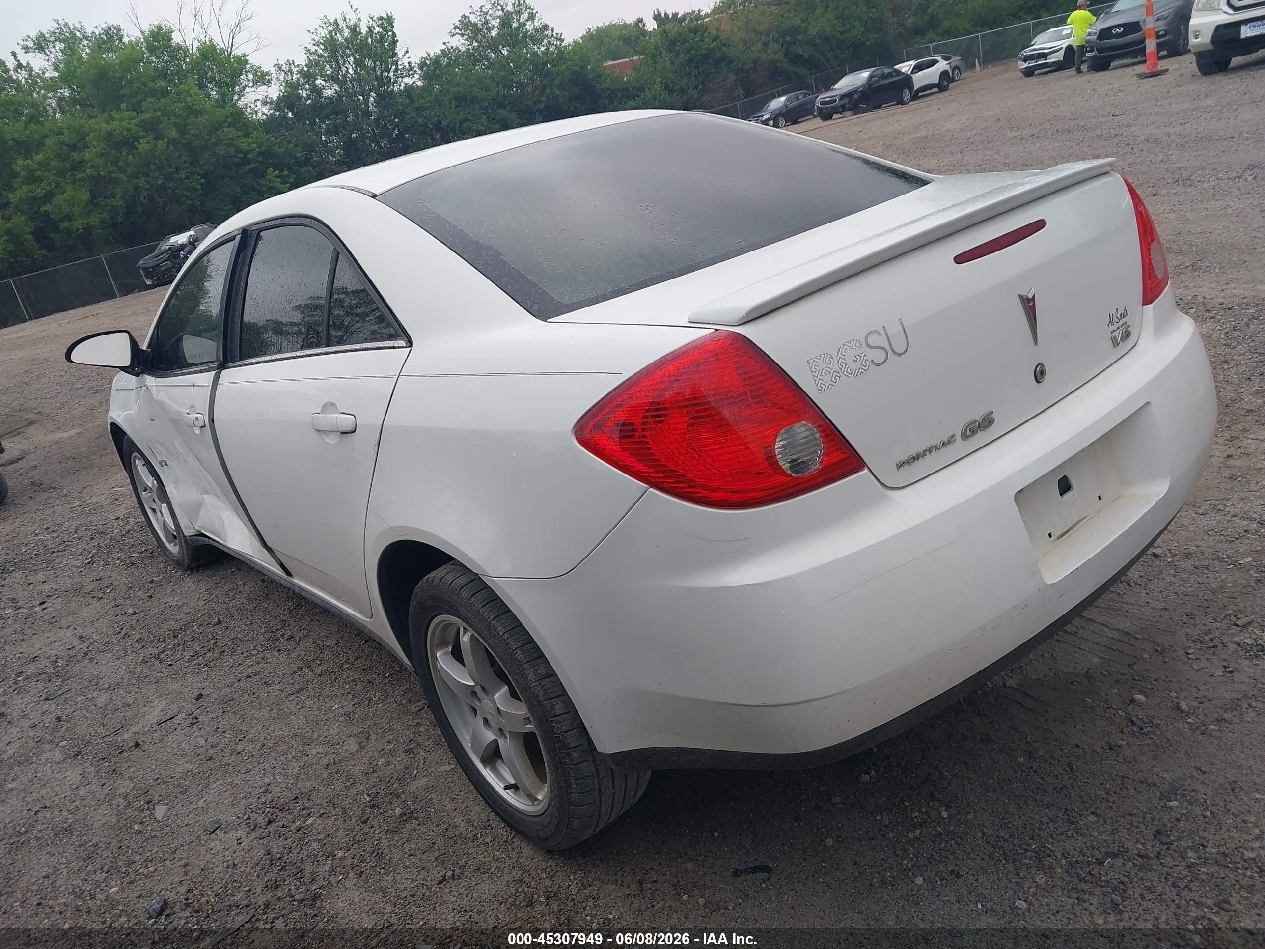 2009 Pontiac G6   Белый vin: 1G2ZG57N694227480