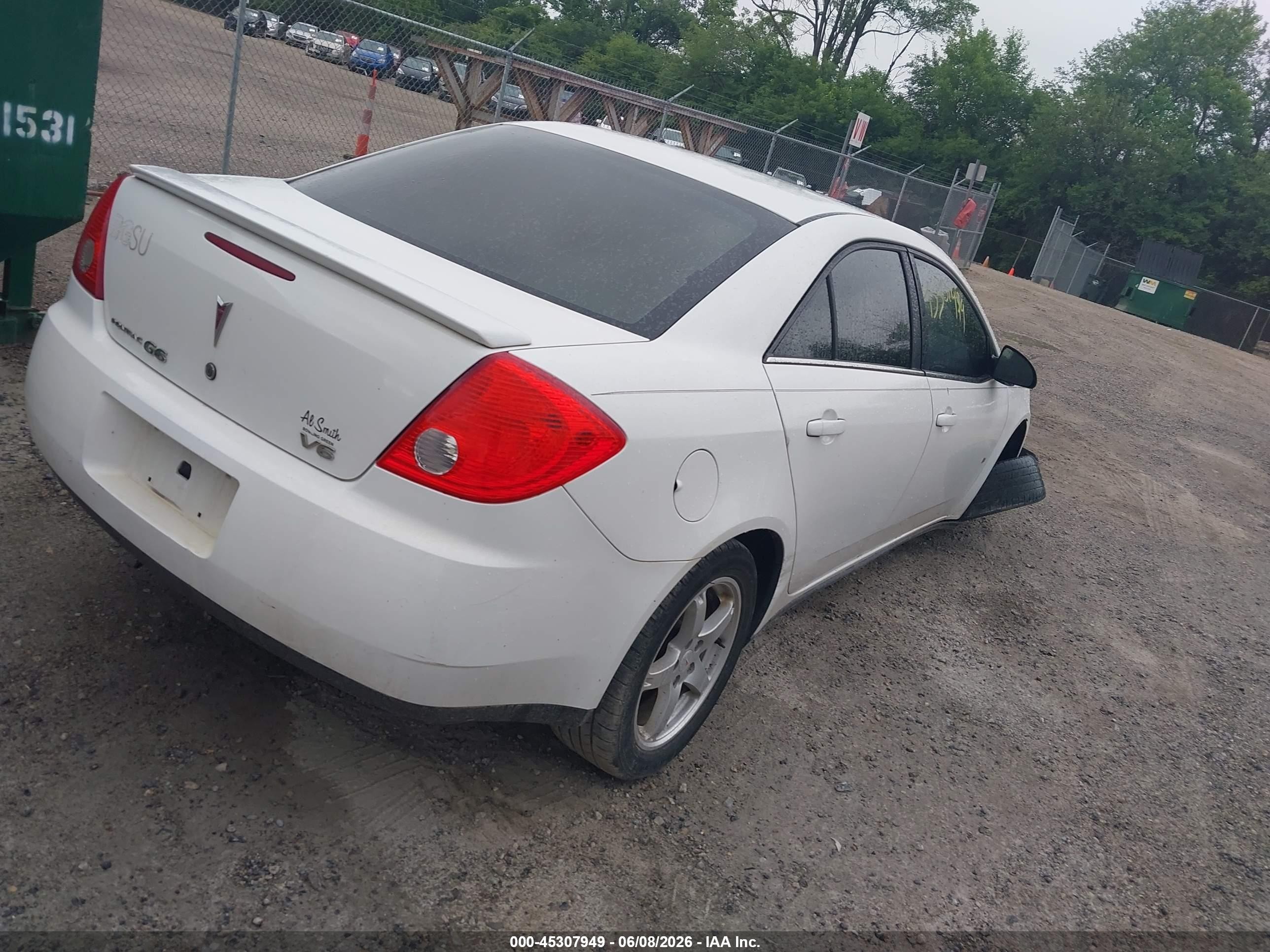 2009 Pontiac G6   Белый vin: 1G2ZG57N694227480
