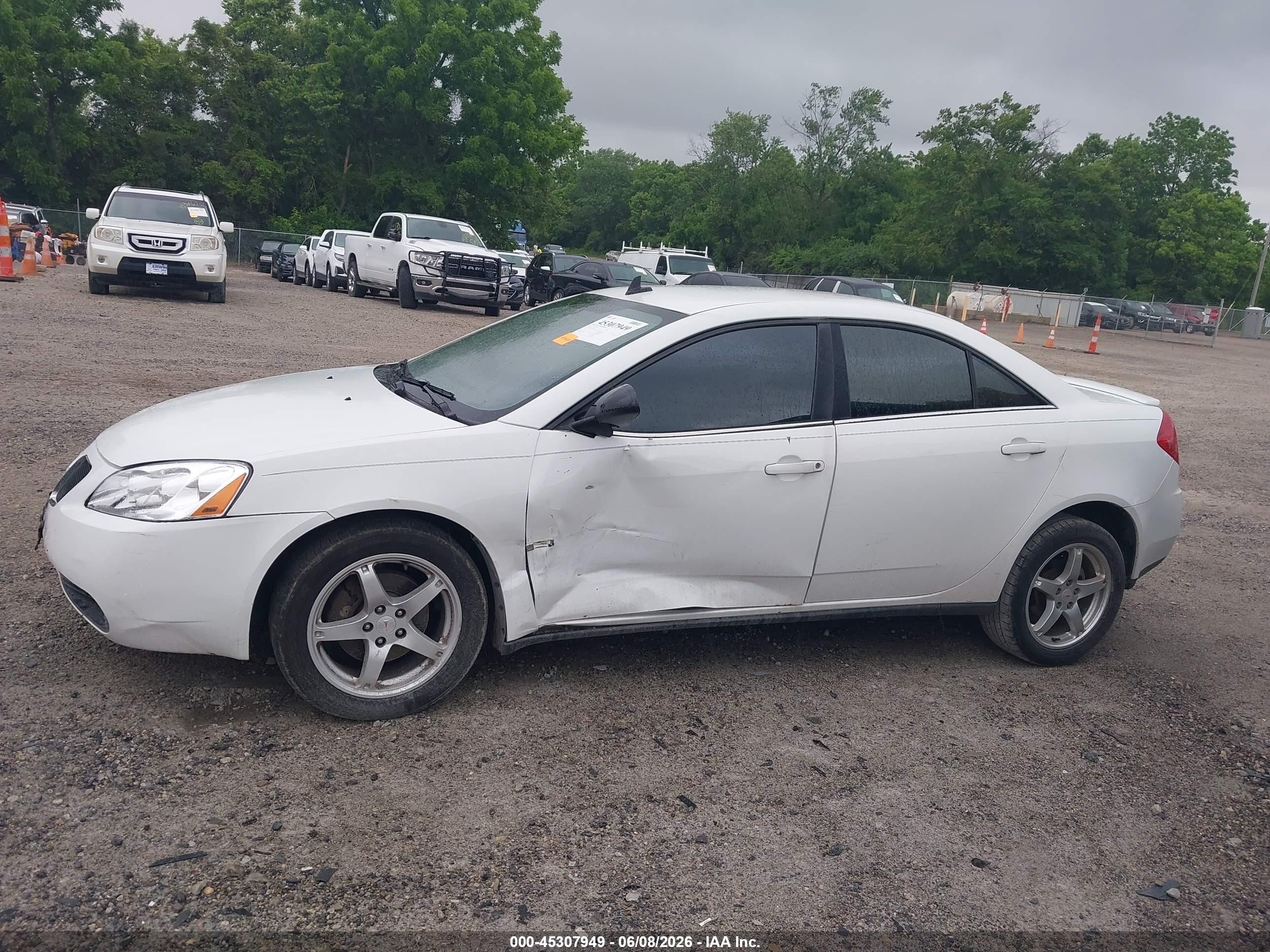 2009 Pontiac G6   Белый vin: 1G2ZG57N694227480