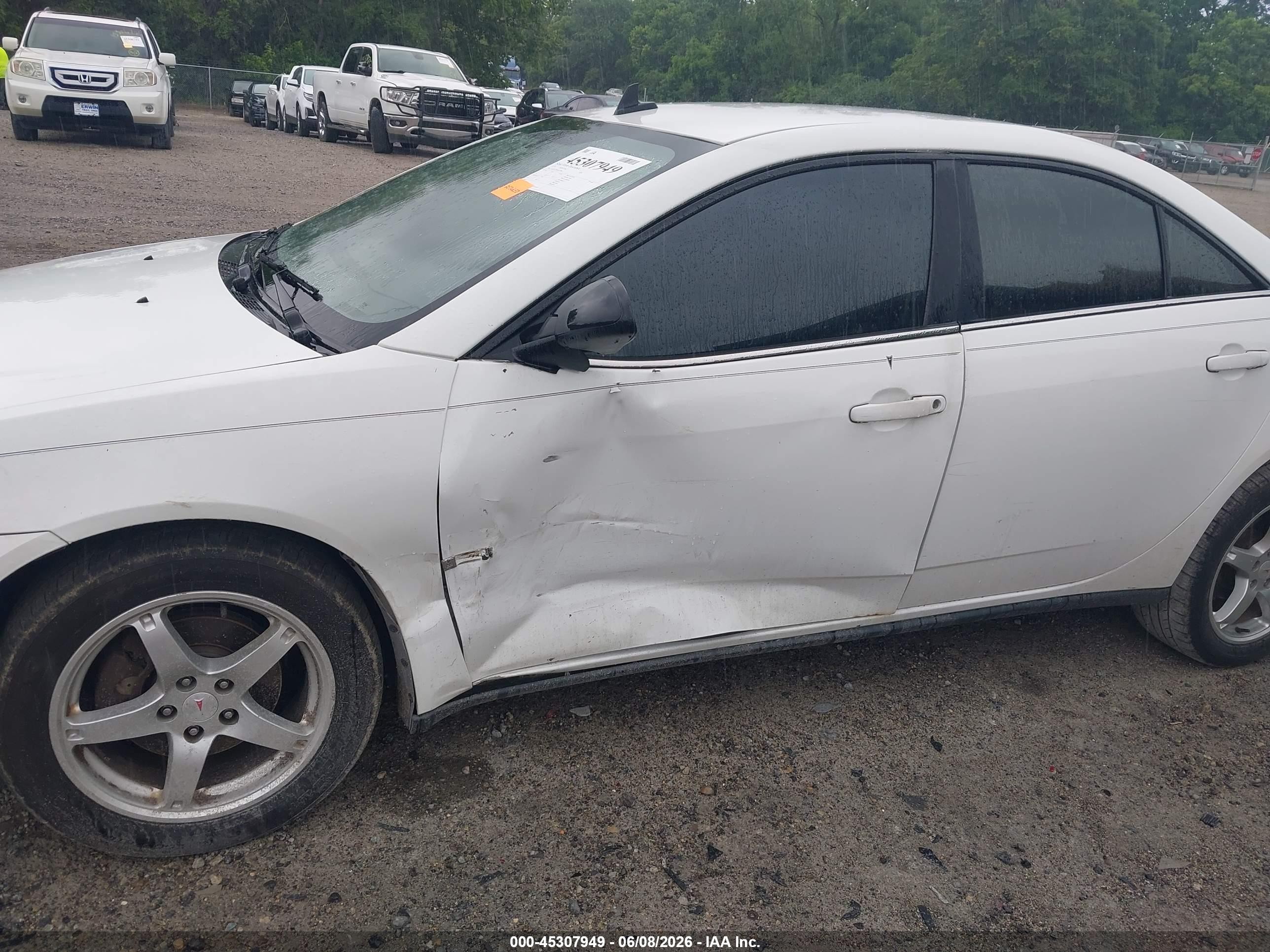 2009 Pontiac G6   Белый vin: 1G2ZG57N694227480