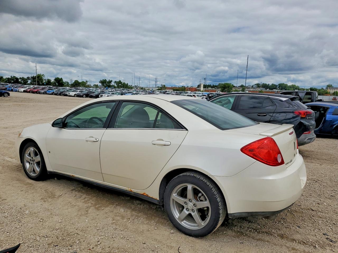 2009 Pontiac G6 White vin: 1G2ZG57N894145993