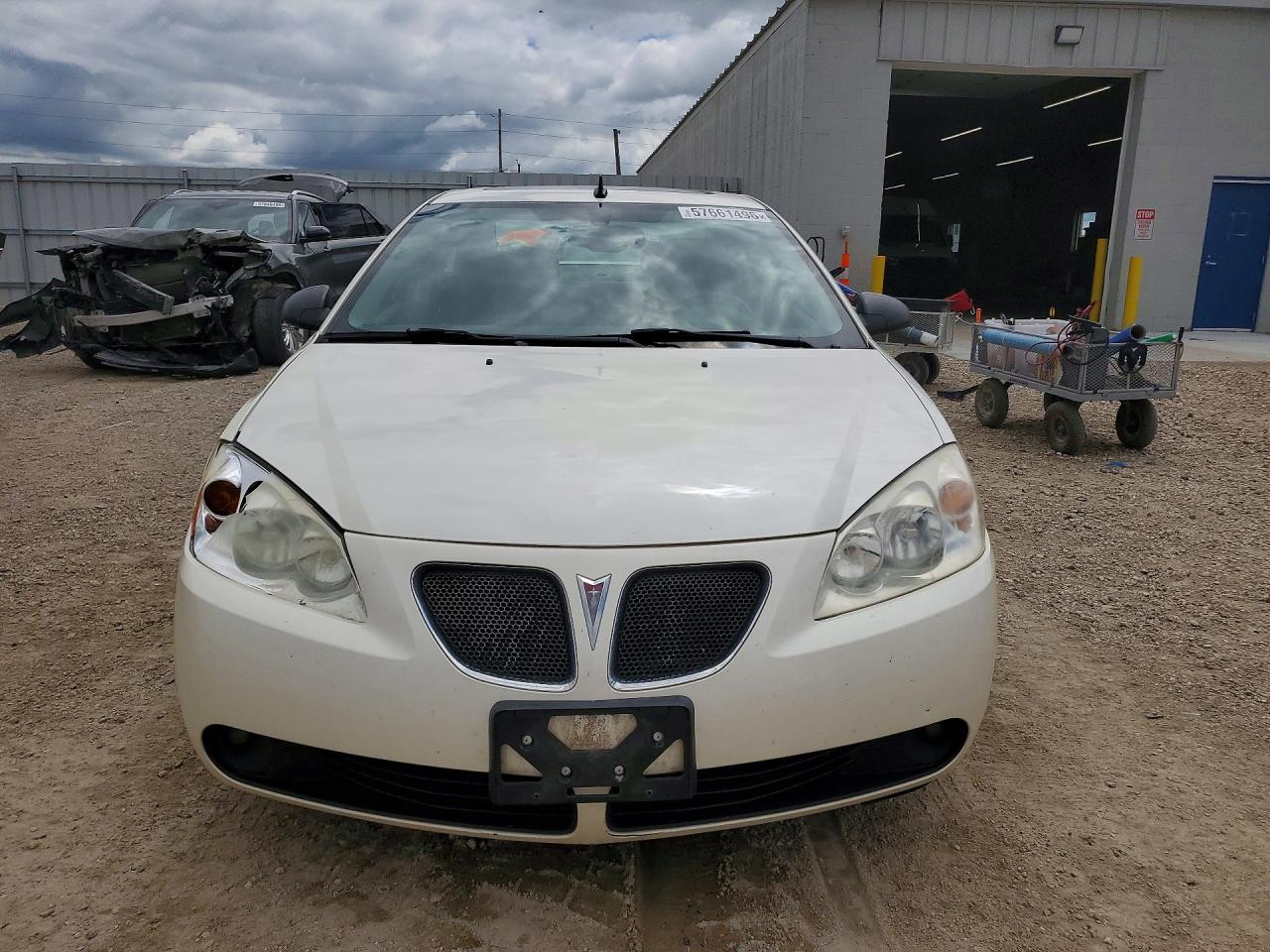 2009 Pontiac G6 White vin: 1G2ZG57N894145993