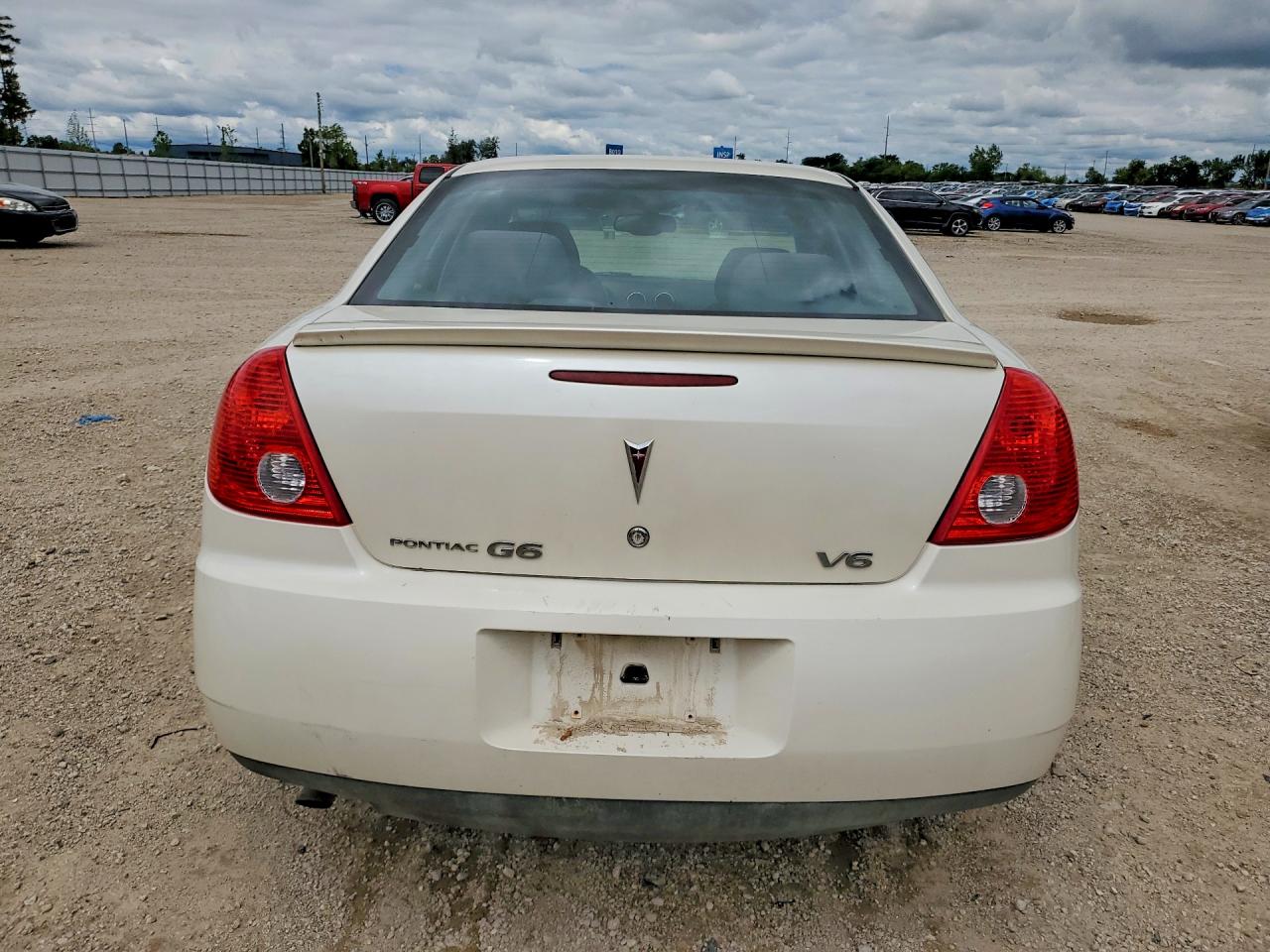 2009 Pontiac G6 White vin: 1G2ZG57N894145993